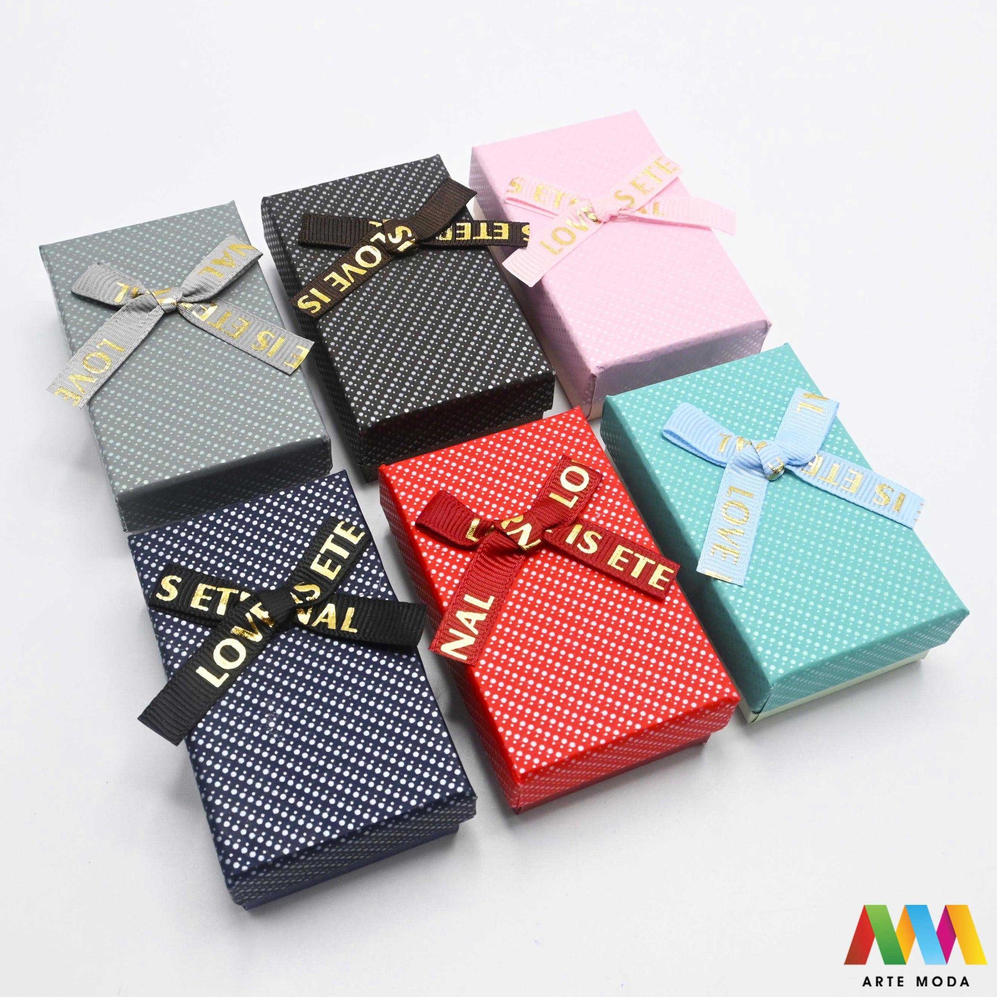 kutijice ukrasne kartonske kutije za nakit poklon ambalaža darivanje pakiranje poklopac prstenje ogrlice naušnice luksuzne elegantne ručni rad personalizirane dar Savršeno pakiranje ljepota vaših kreacija elegantnih i čvrstih kartonskih kutija izrađenih od kvalitetnog papira s mekanim umetkom od spužve prstenje ogrlice naušnice i narukvice nježnu zaštitu od ogrebotina dodaju dašak luksuza i profinjenosti vašem poklonu izloženom nakitu Dostupne u raznim veličinama bojama i dezenima arte moda repromaterijal