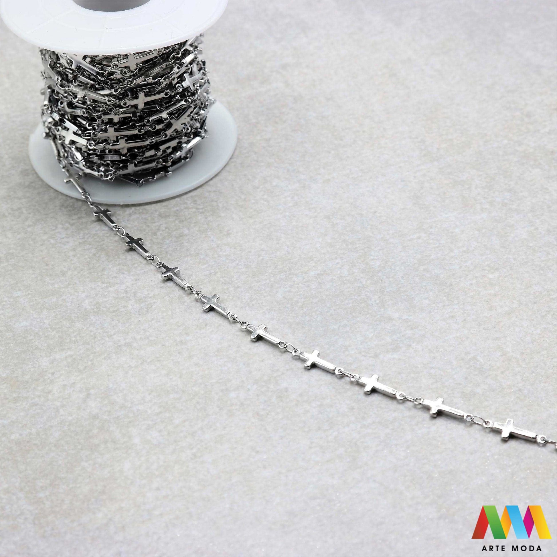 lanac lanci čelik repromaterijal čelični ogrlice narukvice nehrđajući na metre metar kolutu boji nakit inox metru izrada nakita DIY obojeni hipoalergeni tanki bogatstvo boja i modela za vaše kreativne projekte! lanaca na kolutu fleksibilnost s lancima od visokokvalitetnog nehrđajućeg čelika klasičnih srebrnih tonova elegantne zlatne moderne rose gold ili živih boja modelima od tankih i delikatnih do robusnih i upečatljivihž potrebno da izradite unikatne ogrlice i narukvice arte moda repromaterijal