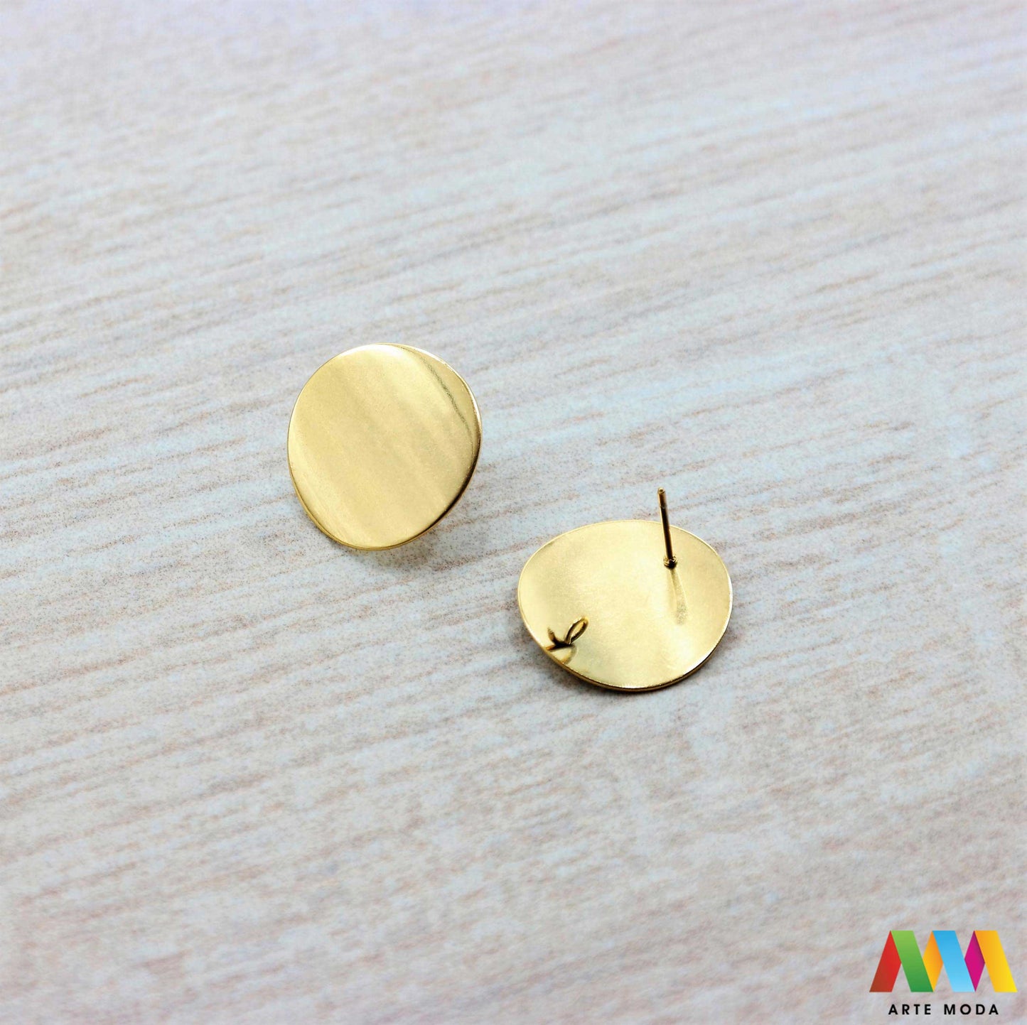 iglice za naušnice udice nehrđajući čelik kirurški materijal izrada nakita hipoalergenski naušnica materijal uradi sam alke pikavci pikavac iglica repromaterijal čelični baza igle pločica bazu za izradu naušnica Naše iglice od nehrđajućeg čelika kirurški čelik savršene su za vas Hipoalergene su sigurne za osjetljivu kožu ne hrđaju i ne mijenjaju boju Lako se kombiniraju s perlama privjescima poludragi kamenom cirkonima ili biserima  izradite trajne unikatne i elegantne naušnice arte moda repromaterijal