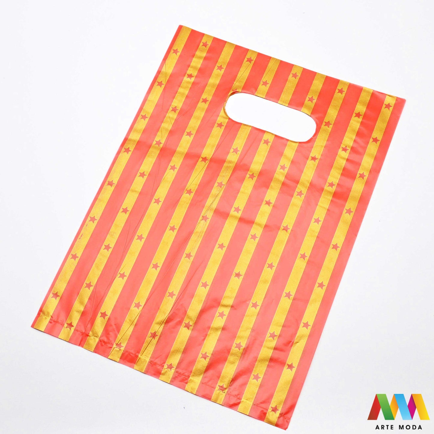 plastične poklon vrećice vrećica ambalaža pakiranje s ručkom poklone male srednje velike pvc pp polietilen Ukrasne poklon vrećice u raznim bojama i veličinama izrađene od plastike prikladne su za pakiranje svih vrsta poklona te se mogu koristi kao ambalaža za nakit poput narukvica ili ogrlica