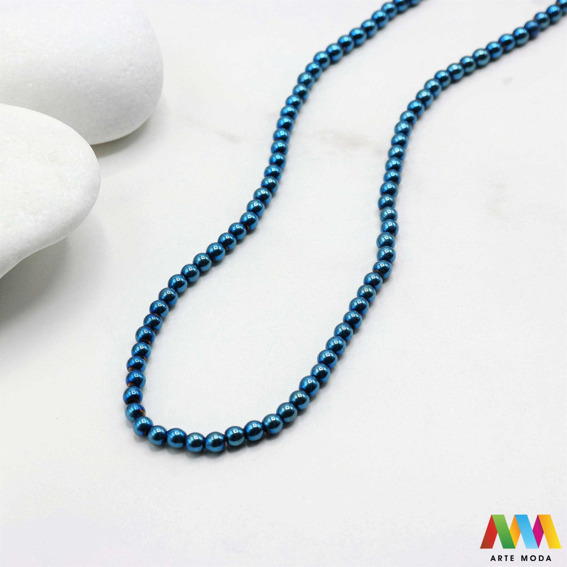 hematit krvavi kamen poludragi mineral metalni sjaj kvarc zrcalo kristal prirodni metalik meditacija zaštita repromaterijal Hematit (ili krvavi kamen) je prirodni mineral smeđe sive ili crne boje karakteriziran prisustvom hladnog metalnog sjaja Vjeruje se da pomaže u jačanju volje samopouzdanja i povezanosti s majkom zemljom Nakit izrađen od njega fascinira svojim tajanstvenim zrcalnim sjajem