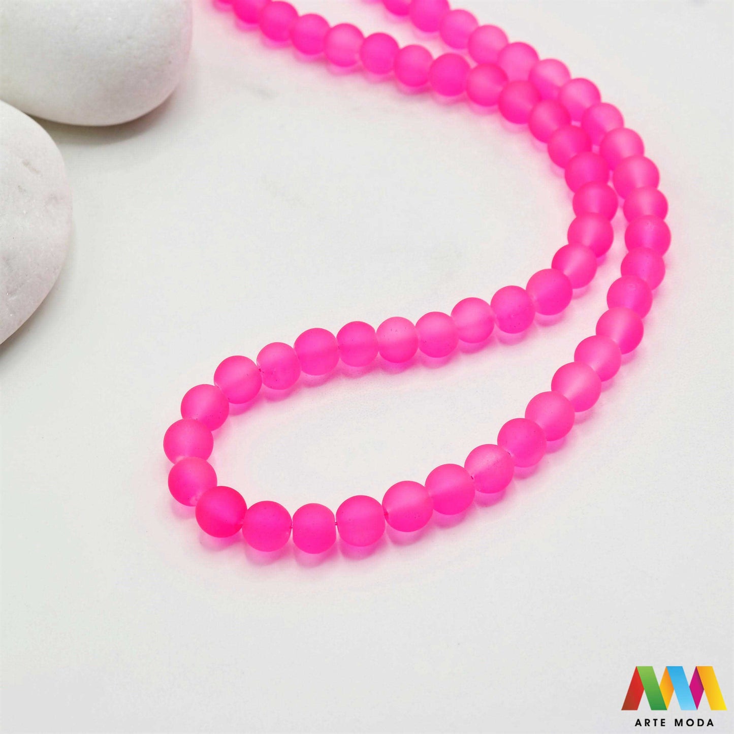 stakleni niz staklo perle zrna zrno staklena perla okrugle okrugla Staklene okrugle perle koje služe za nizanje i izradu nakita poput narukvica i ogrlica te torbica i ostalih modnih dodataka
