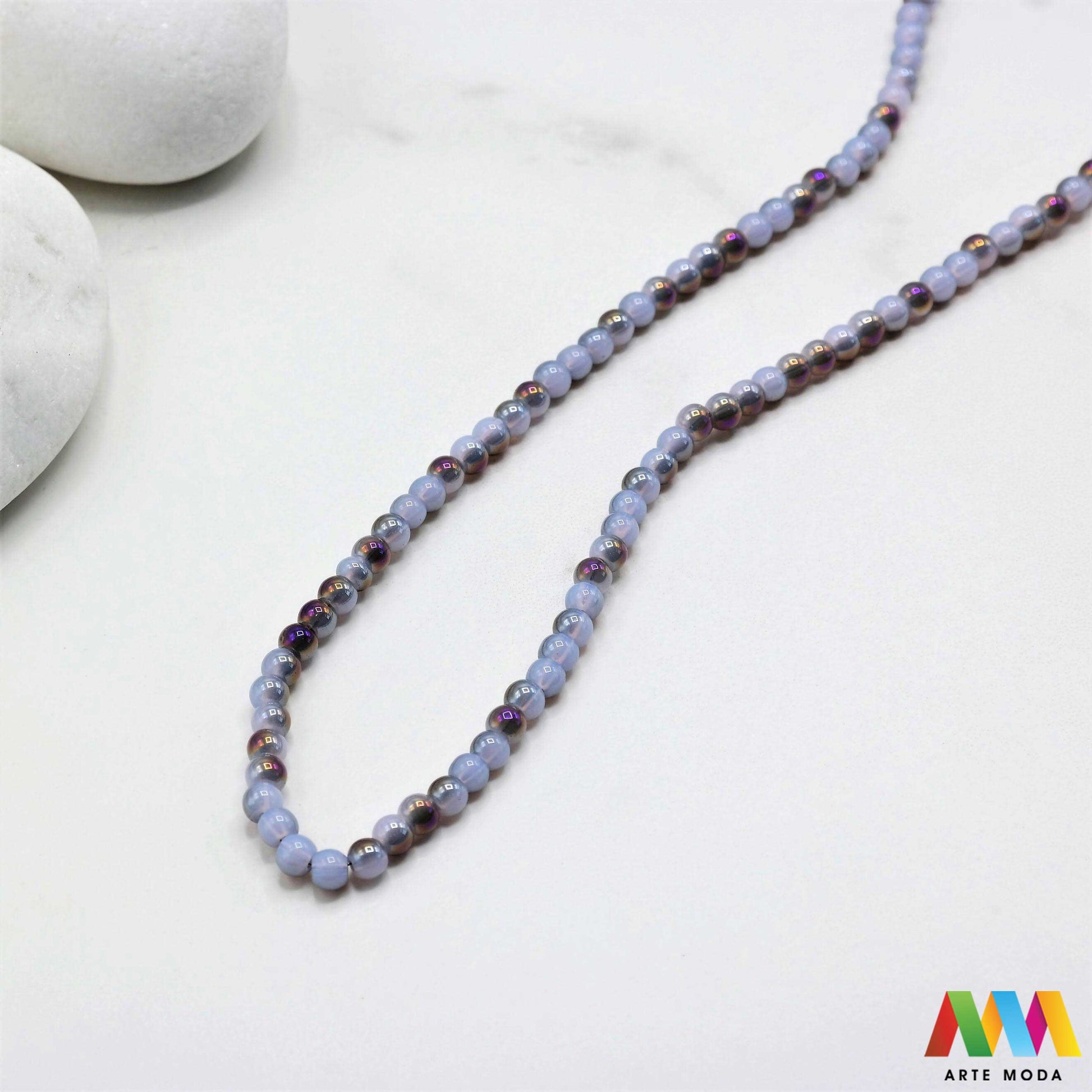 stakleni niz staklo perle zrna zrno staklena perla okrugle okrugla Staklene okrugle perle koje služe za nizanje i izradu nakita poput narukvica i ogrlica te torbica i ostalih modnih dodataka