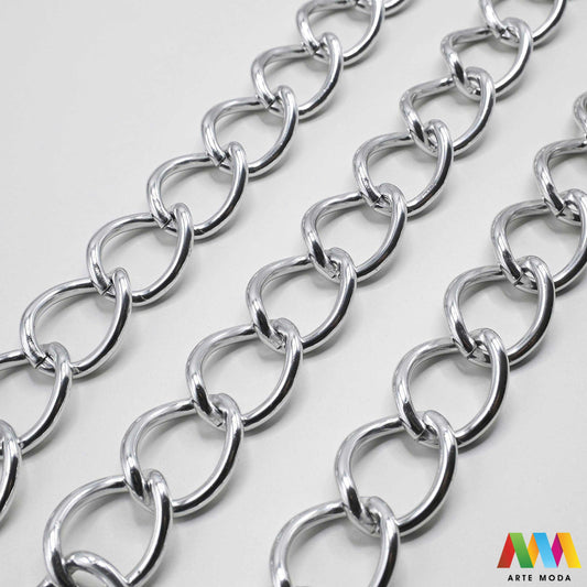 aluminijski lanac torbe ruksak nakit lagani izrada aluminij DIY materijal remen ogrlice narukvice karike ručke pribor komponente ukrasni repromaterijal Želite lagan i trendi materijal Aluminijski lanci savršeni su za vaše projekte Idealni su za izradu laganih remena za torbe ili statement nakita ogrlice narukvice Lakši su od klasičnih metala ne opterećuju i dolaze u raznim bojama i debljinama Lako ih je rezati i oblikovati laganu eleganciju za svoj uradi sam nakit i modne dodatke arte moda repromaterijal