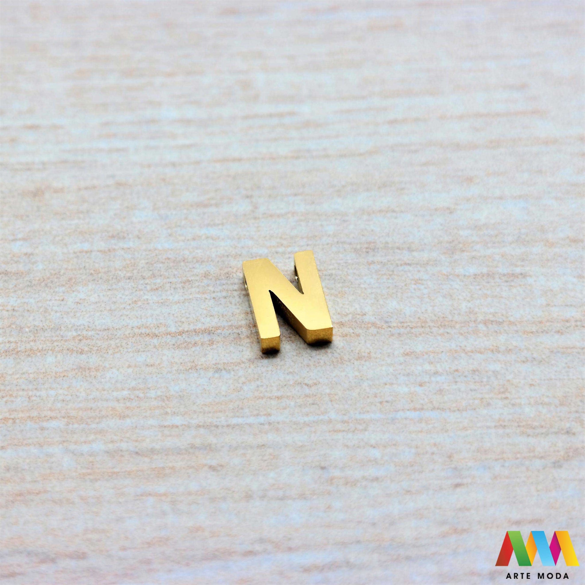 A slovo slova privjesak s jednom rupom privjesak od čelika privjesak čelik repromaterijal čelični ogrlice ogrlica narukvica narukvice nanožnica nehrđajući slova izrađena od nehrđajućeg čelika 316L koja služe za izradu nakita poput narukvica ili ogrlica najčešće se koriste za nizanje na sajlu, gumu, flaks i ostale materijale