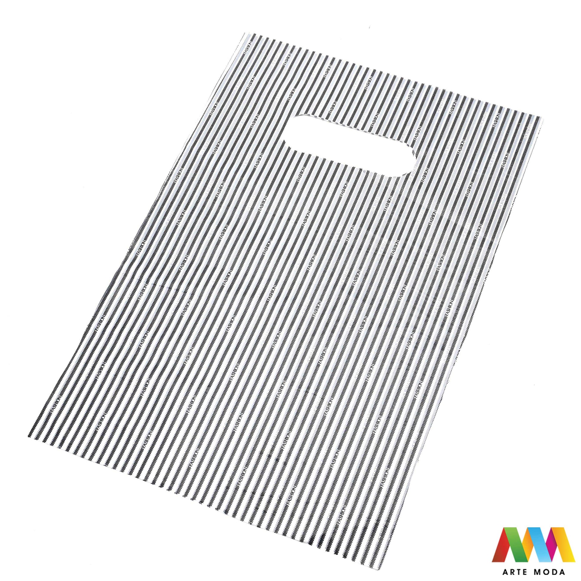 plastične poklon vrećice vrećica ambalaža pakiranje s ručkom poklone male srednje velike pvc pp polietilen Ukrasne poklon vrećice u raznim bojama i veličinama izrađene od plastike prikladne su za pakiranje svih vrsta poklona te se mogu koristi kao ambalaža za nakit poput narukvica ili ogrlica