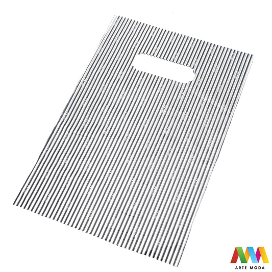 plastične poklon vrećice vrećica ambalaža pakiranje s ručkom poklone male srednje velike pvc pp polietilen Ukrasne poklon vrećice u raznim bojama i veličinama izrađene od plastike prikladne su za pakiranje svih vrsta poklona te se mogu koristi kao ambalaža za nakit poput narukvica ili ogrlica