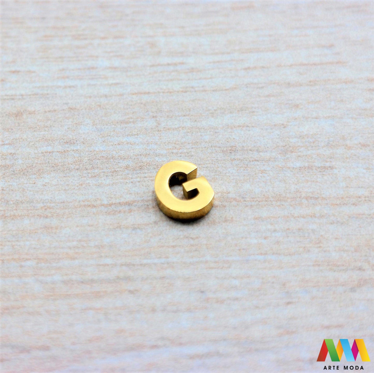 A slovo slova privjesak s jednom rupom privjesak od čelika privjesak čelik repromaterijal čelični ogrlice ogrlica narukvica narukvice nanožnica nehrđajući slova izrađena od nehrđajućeg čelika 316L koja služe za izradu nakita poput narukvica ili ogrlica najčešće se koriste za nizanje na sajlu, gumu, flaks i ostale materijale