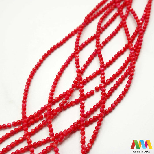 sedef školjka mekušac biser puž glavonožac kalcijev karbonat hitin poludrago kamenje repromaterijal poludragi kamen mineral Sedef je lako prepoznatljiva glatka tvar duginih boja koja tvori unutarnji sloj školjke određenih vrsta mekušaca i prekriva vanjski sloj bisera Sastoji se od kalcijevog karbonata kojeg izlučuju neki morski i slatkovodni mekušci te ga ova struktura čini otpornim na oštećenja dajući joj prepoznatljivi i jedinstveni sedefasti sjaj arte moda repromaterijal