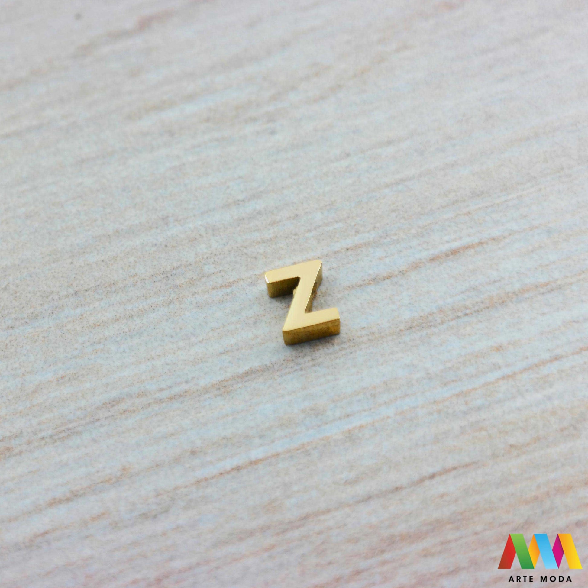 Z slovo slova privjesak s jednom rupom privjesak od čelika privjesak čelik repromaterijal čelični ogrlice ogrlica narukvica narukvice nanožnica nehrđajući Slova izrađena od nehrđajućeg čelika 316L koja služe za izradu nakita poput narukvica ili ogrlica najčešće se koriste za nizanje na sajlu gumu flaks i ostale materijale