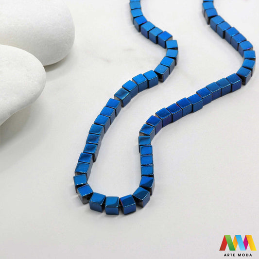 hematit krvavi kamen poludragi mineral metalni sjaj kvarc zrcalo kristal prirodni metalik meditacija zaštita repromaterijal Hematit (ili krvavi kamen) je prirodni mineral smeđe sive ili crne boje karakteriziran prisustvom hladnog metalnog sjaja Vjeruje se da pomaže u jačanju volje samopouzdanja i povezanosti s majkom zemljom Nakit izrađen od njega fascinira svojim tajanstvenim zrcalnim sjajem