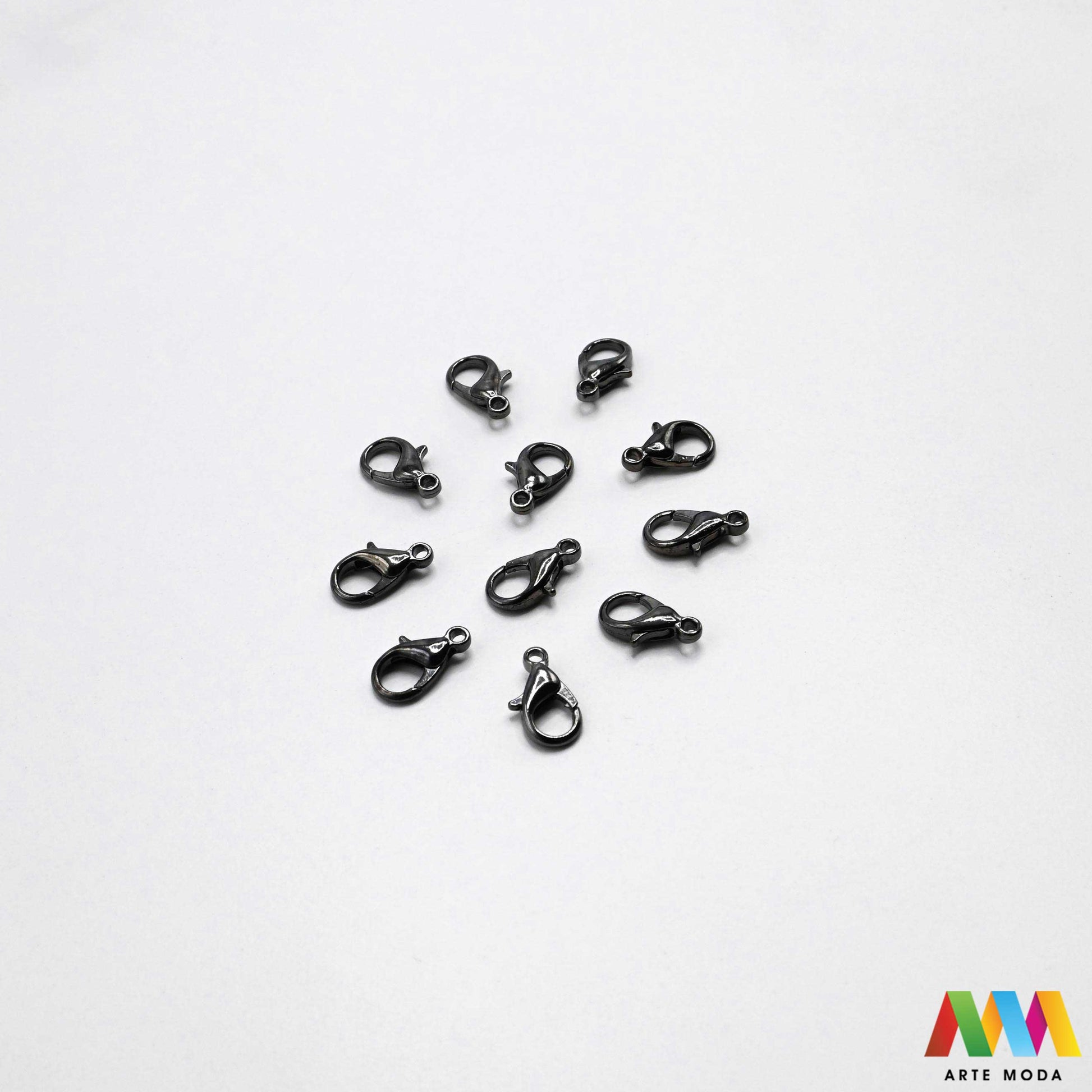 kopče metalne karabiner togl magnet kukice narukvice ogrlice zatvarači nakit DIY metalni pribor spajanje nakita srebrne zlatne karabin magnetne završne kopča narukvica ogrlica Osigurajte svoj nakit Metalne kopče su esencijalne za sigurno završavanje ogrlica i narukvica Birajte između karabin kopči pouzdanost magnetnih kopči lakoća i togl kopči stil Kvalitetni zatvarači u raznim bojama temelj svakog uradi sam nakit projekta arte moda repromaterijal