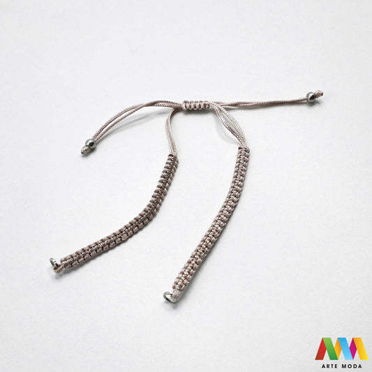 pletene baze za narukvice izrada narukvica DIY nakit podesive konop baze materijal uradi sam ručno rađene makrame podesive plastična kuglica metalna alkica Iskoristite svoju kreativnost uz pletene baze za narukvice izradu nakita baza izrađena je od izdržljivog sintetičkog pletenog konopca metalnim alkicama i podesivim plastičnim kuglicama za savršeno pristajanje Dodajte omiljene perle privjeske ili čvoriće i izradite unikatne i personalizirane narukvice za sebe ili kao poklon arte moda repromaterijal