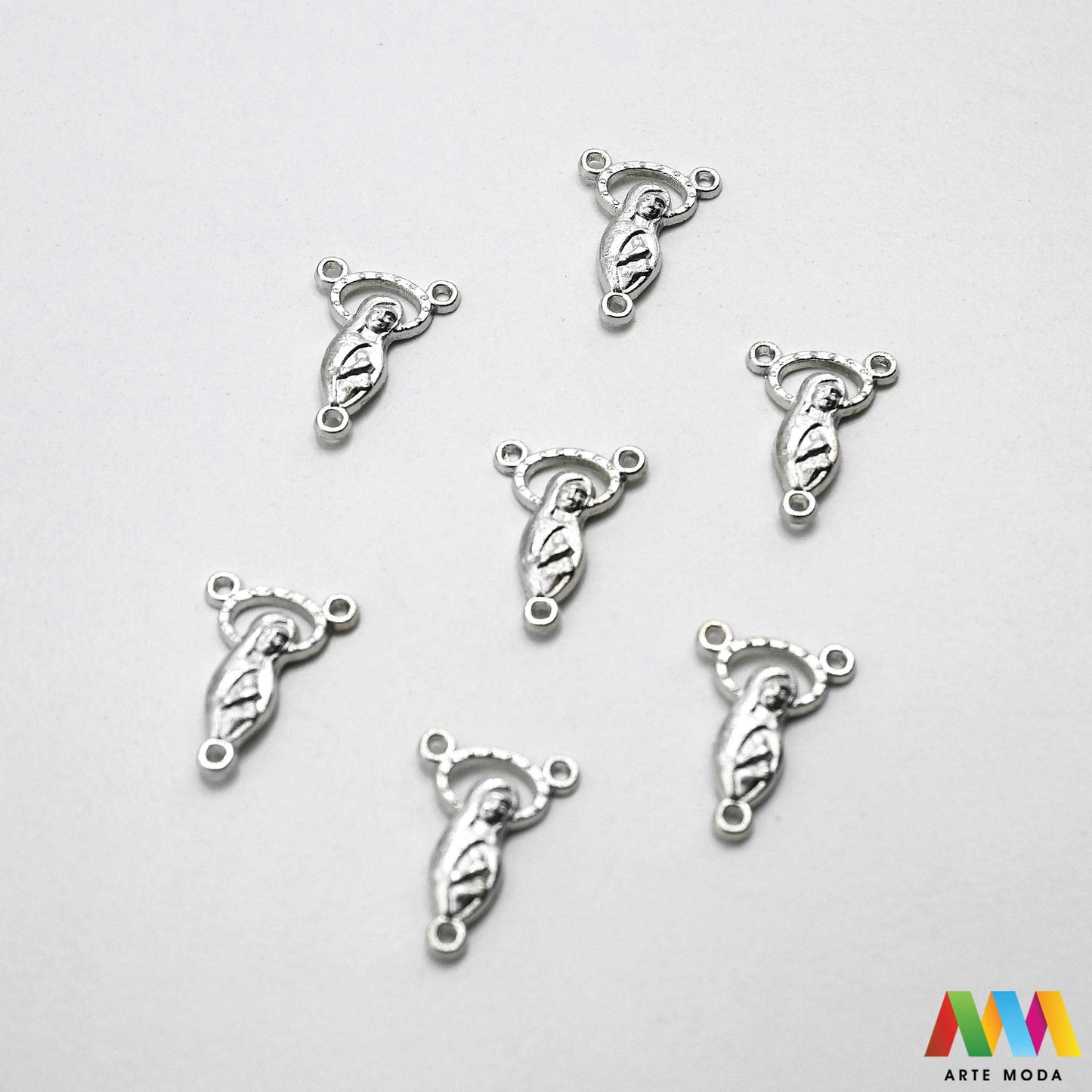 metalni razdjelnik konektor izrada krunice krunica metalni dijelovi krunicu repromaterijal sakralni nakit vjerski križić spojnica krunica perle pribor diy Gospa Neizostavan element za svaku krunicu Ovi kvalitetni metalni razdjelnici poznati i kao konektori služe za spajanje dijelova krunice i naglašavaju njezinu središnju točku Izrađeni od izdržljivog metala naši razdjelnici su savršen izbor za izradu vlastitih krunica bilo da koristite perle staklo ili kamenje arte moda repromaterijal