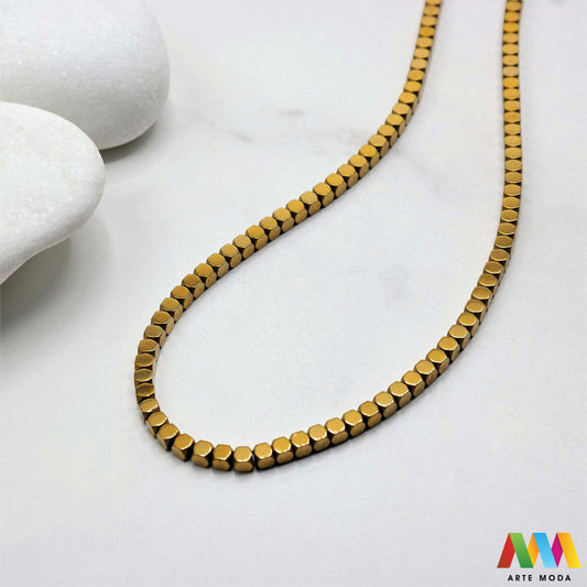 hematit krvavi kamen poludragi mineral metalni sjaj kvarc zrcalo kristal prirodni metalik meditacija zaštita repromaterijal Hematit (ili krvavi kamen) je prirodni mineral smeđe sive ili crne boje karakteriziran prisustvom hladnog metalnog sjaja Vjeruje se da pomaže u jačanju volje samopouzdanja i povezanosti s majkom zemljom Nakit izrađen od njega fascinira svojim tajanstvenim zrcalnim sjajem