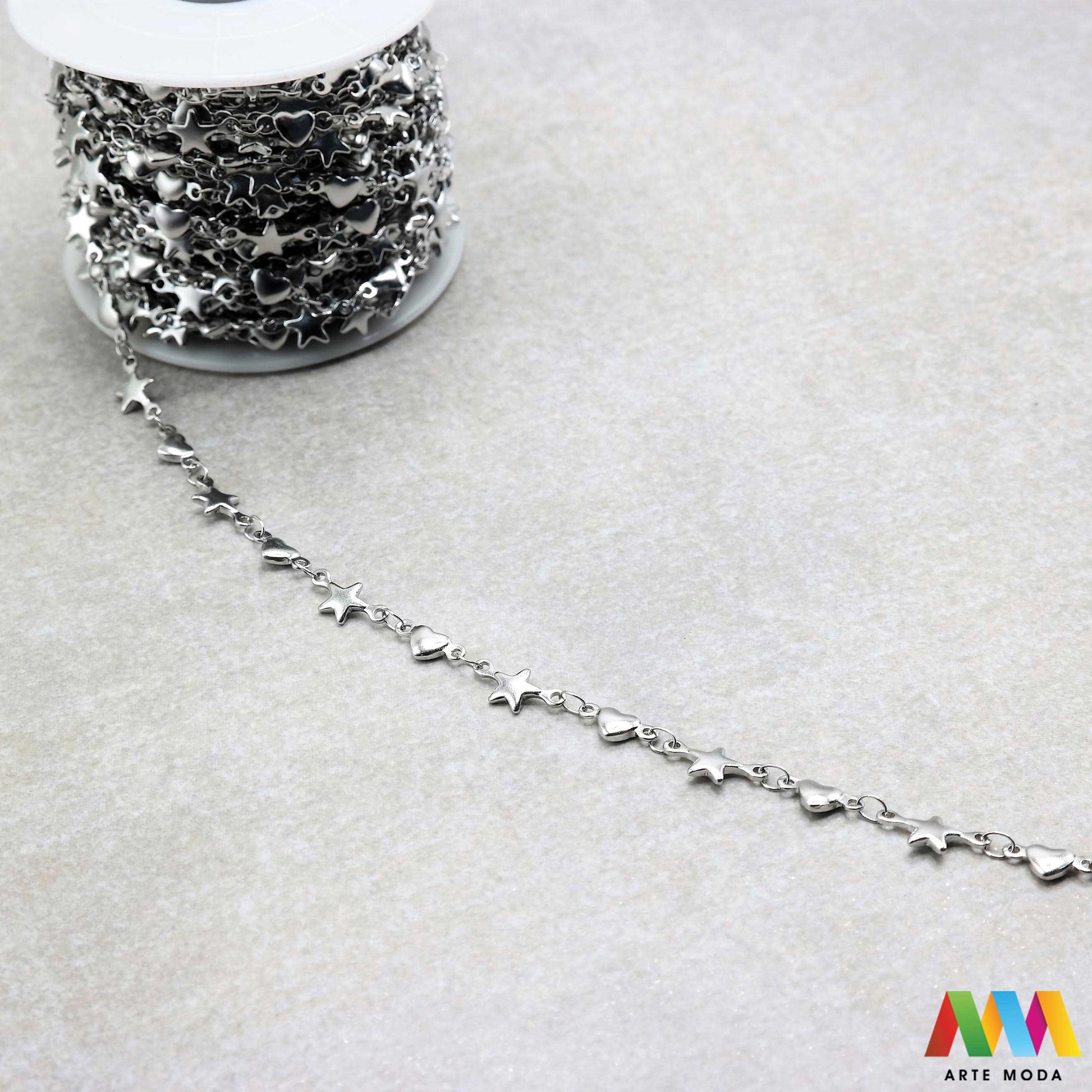 lanac lanci čelik repromaterijal čelični ogrlice narukvice nehrđajući na metre metar kolutu boji nakit inox metru izrada nakita DIY obojeni hipoalergeni tanki bogatstvo boja i modela za vaše kreativne projekte! lanaca na kolutu fleksibilnost s lancima od visokokvalitetnog nehrđajućeg čelika klasičnih srebrnih tonova elegantne zlatne moderne rose gold ili živih boja modelima od tankih i delikatnih do robusnih i upečatljivihž potrebno da izradite unikatne ogrlice i narukvice arte moda repromaterijal