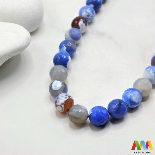 poludragi kamen ahat kristal kalcedon polu dragi poludrago kamenje dragulj mineral kvarc Ahat je jedan od najrasprostranjenijih kristala na planeti Ahat spada u grupu kalcedona izrazito je dekorativan te se od njega izrađuje lijepi nakit i ukrasni predmeti U Hrvatskoj je poznati Lepoglavski Ahat s brda Gaveznica