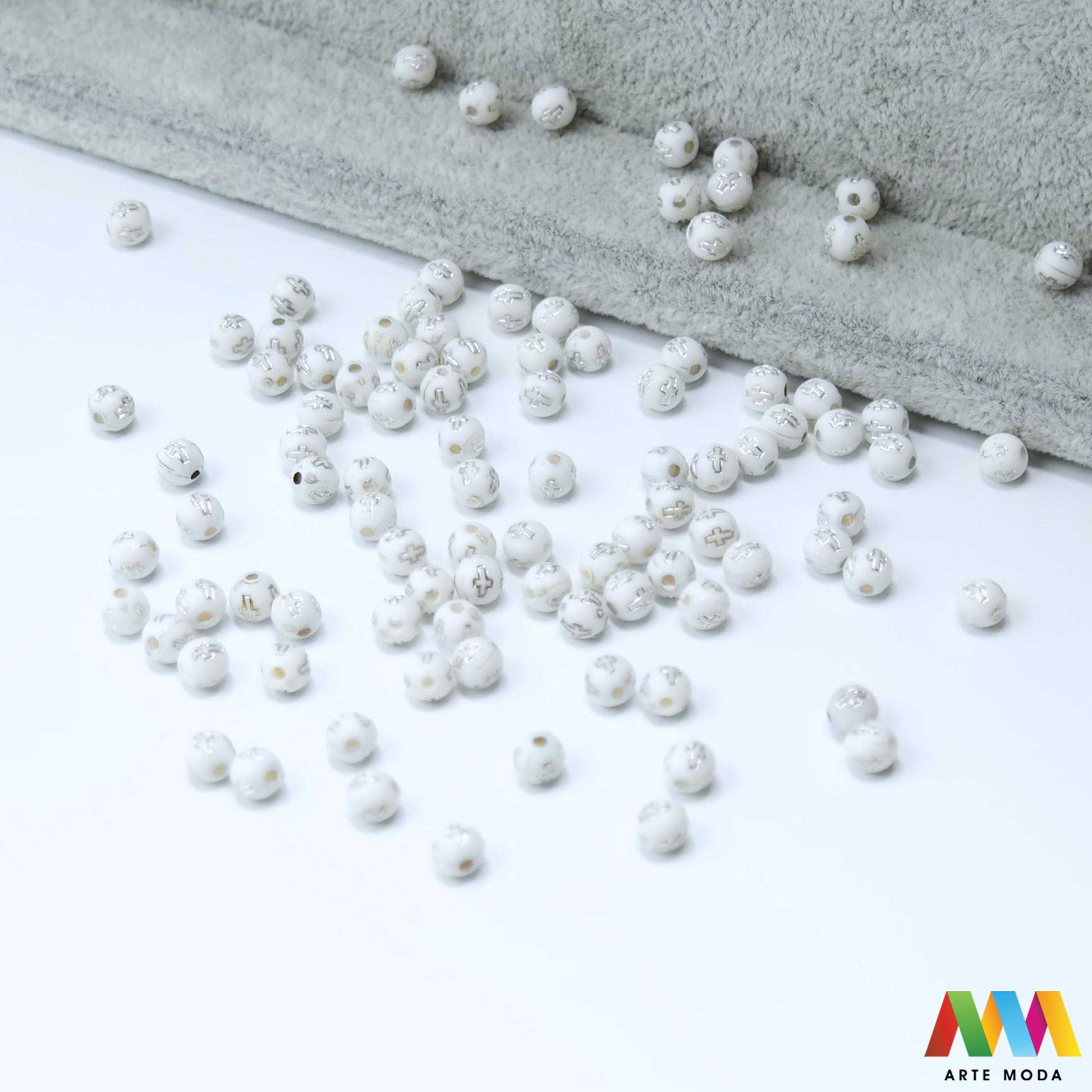 slova brojevi plastične nizanje imenom narukvice prijateljstva dječji nakit personalizirani kockaste perle okrugle abeceda DIY ručni rad izrada mix mješana Stvorite personalizirani nakit s našim plastičnim slovima i brojevima Perle u obliku kocki i krugova idealne su za izradu narukvica s imenom i porukama Lagane su šarene i savršene za dječji nakit i narukvice prijateljstva Lako nizanje za maksimalnu uradi sam zabavu arte moda repromaterijal