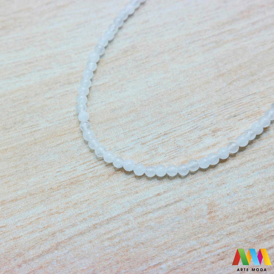 gorski kristal čisti kvarc kvarcni stjenoviti kremen poludrago kamenje repromaterijal poludragi kamen mineral perle nakit meditacija isceljenje čišćenje energije aura energetska pojačala prozirni čisti kristaloterapija Gorski kristal je kamen svih kamena Simbol čistoće svjetlosti moćne energije Smatra se univerzalnim iscjeliteljem jer pojačava energiju čisti čakre pretvara negativnost u pozitivu izradu nakita meditaciju čišćenje prostora Birajte perle različitih dimenzija i oblika arte moda repromaterijal