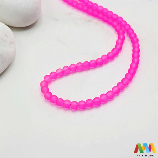 stakleni niz staklo perle zrna zrno staklena perla okrugle okrugla Staklene okrugle perle koje služe za nizanje i izradu nakita poput narukvica i ogrlica te torbica i ostalih modnih dodataka