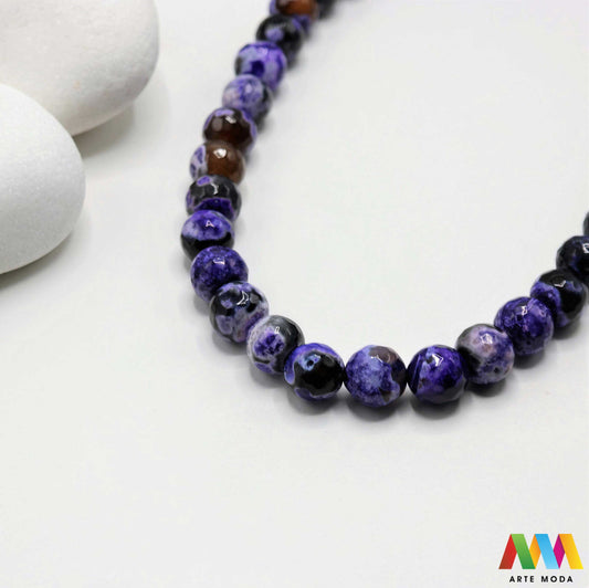 poludragi kamen ahat kristal kalcedon polu dragi poludrago kamenje dragulj mineral kvarc Ahat je jedan od najrasprostranjenijih kristala na planeti Ahat spada u grupu kalcedona izrazito je dekorativan te se od njega izrađuje lijepi nakit i ukrasni predmeti U Hrvatskoj je poznati Lepoglavski Ahat s brda Gaveznica