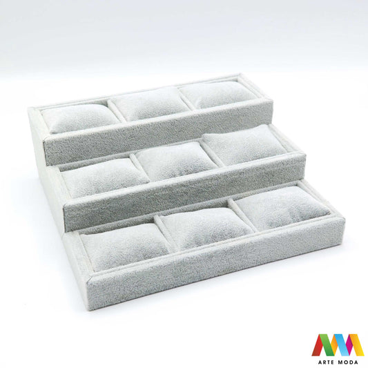 stalci za narukvice naušnica drveni skaj pamučna špaga plišani organizator držač izlaganje nakita oprema butik prezentacija elegantni luksuzni Predstavite svoje narukvice na najljepši način uz naše unikatne drvene stalke presvučene plišom skajem ili pamučnom špagom Svaki stalak pruža savršenu podlogu koja štiti nakit od ogrebotina istovremeno nudeći raznolikost tekstura i stilova – od nježne elegancije pliša preko moderne profinjenosti skaja do rustikalnog šarma pamučne špage arte moda repromaterijal