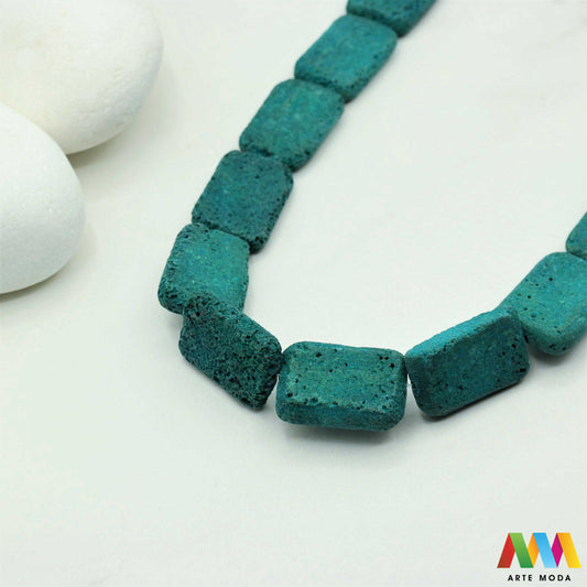 lava kamen vulkanska perle poludragi prirodni mat eterična ulja aromaterapija nakit izrada DIY repromaterijal mineral kristal narukvica ogrlica Tražite jedinstveni materijal za nakit Vulkanska lava je poludragi kamen s moćnom pričom Njegova porozna mat tekstura savršena je za izradu aromaterapijskog nakita jer sjajno upija i difuzira eterična ulja Lagan je simbolizira snagu i uzemljenje te je idealan za unisex i muške narukvice i ogrlice arte moda repromaterijal