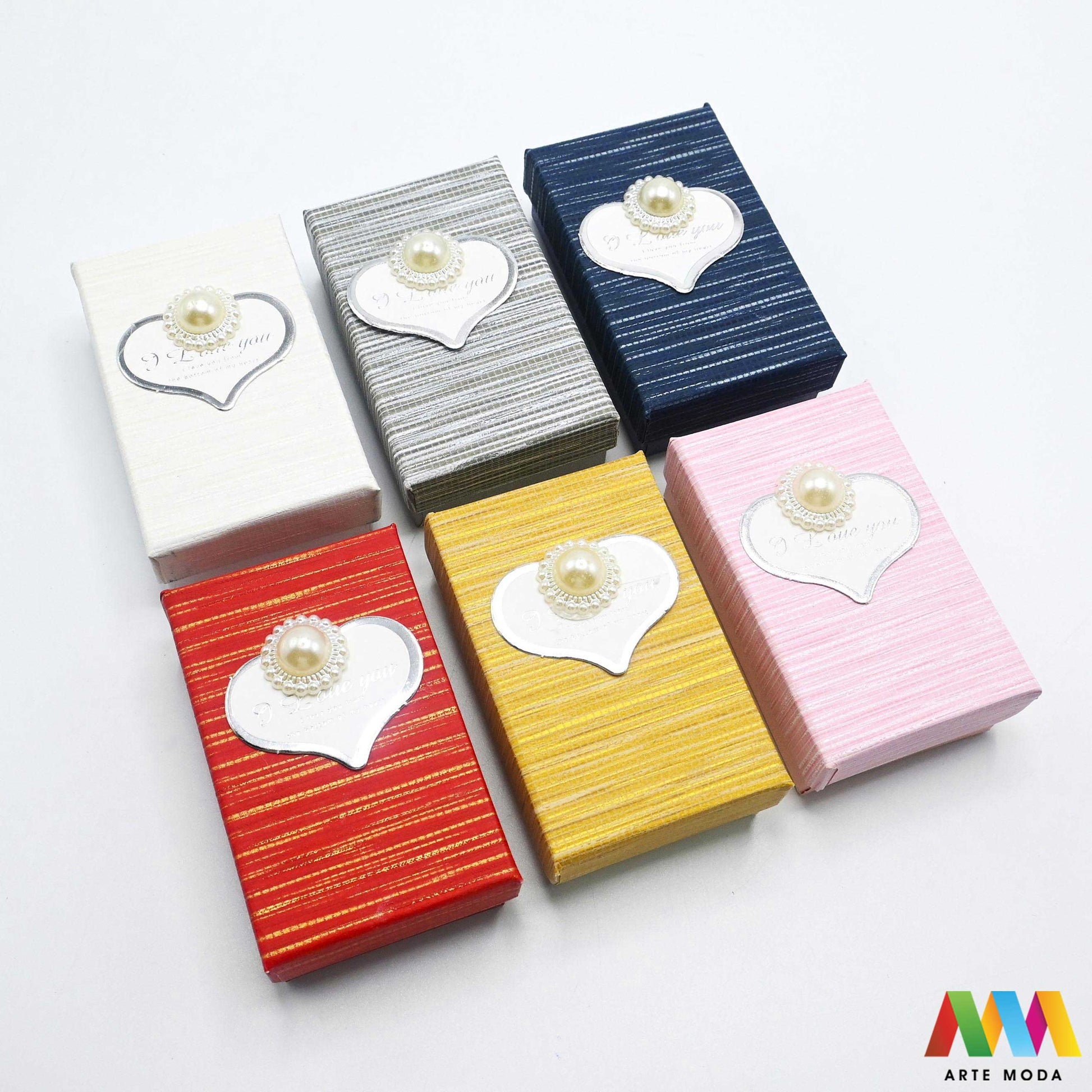 kutijice ukrasne kartonske kutije za nakit poklon ambalaža darivanje pakiranje poklopac prstenje ogrlice naušnice luksuzne elegantne ručni rad personalizirane dar Savršeno pakiranje ljepota vaših kreacija elegantnih i čvrstih kartonskih kutija izrađenih od kvalitetnog papira s mekanim umetkom od spužve prstenje ogrlice naušnice i narukvice nježnu zaštitu od ogrebotina dodaju dašak luksuza i profinjenosti vašem poklonu izloženom nakitu Dostupne u raznim veličinama bojama i dezenima arte moda repromaterijal