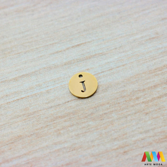 J slovo slova privjesak s jednom rupom privjesak od čelika privjesak čelik repromaterijal čelični ogrlice ogrlica narukvica narukvice nanožnica nehrđajući Slova izrađena od nehrđajućeg čelika 316L koja služe za izradu nakita poput narukvica ili ogrlica najčešće se koriste za nizanje na sajlu gumu flaks i ostale materijale