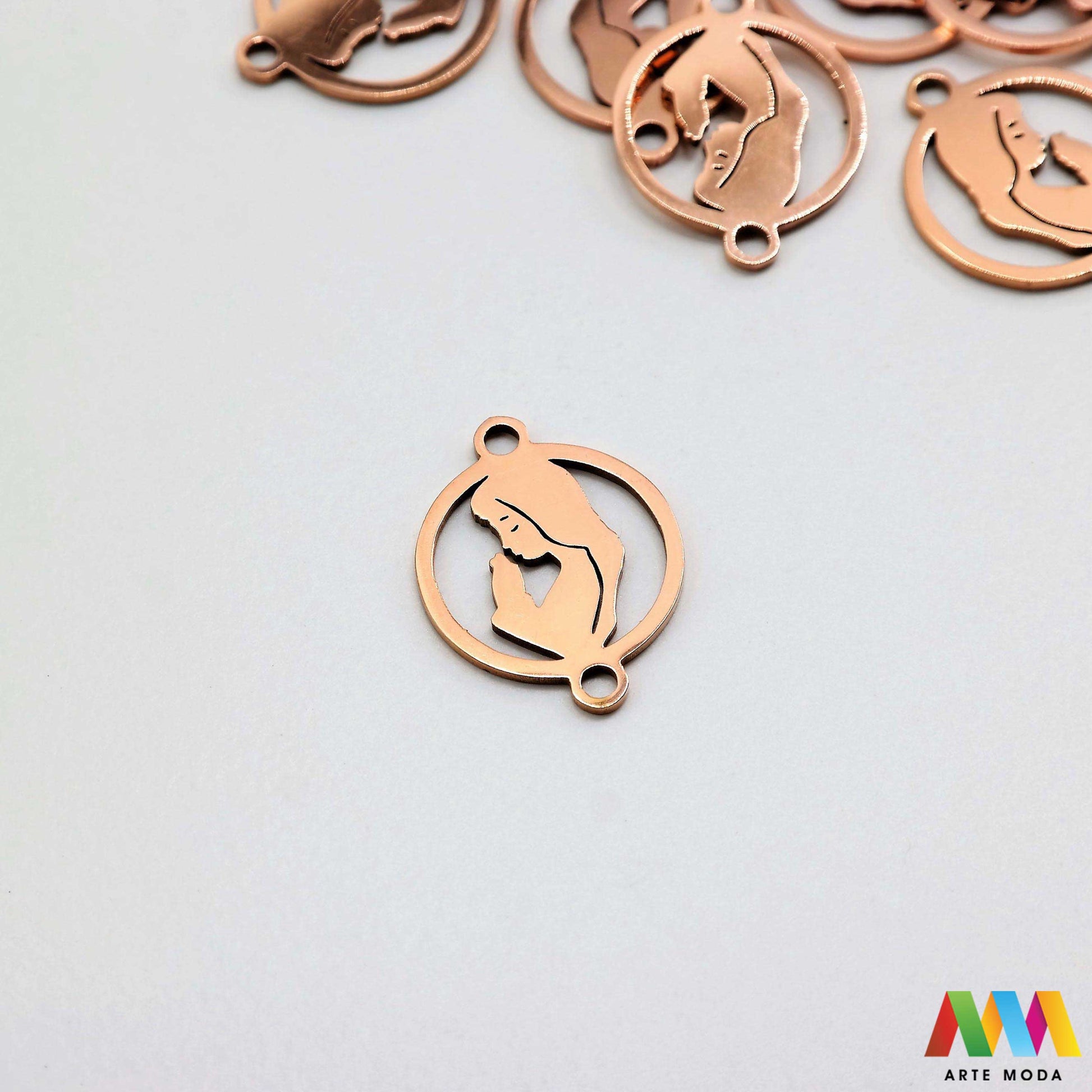 sveta majka božja gospa sakralni privjesak od čelika privjesak čelik čelični ogrlice ogrlica narukvica narukvice nehrđajući krunica privjesci izrađeni od nehrđajućeg čelika 316L koji služe za izradu nakita poput narukvica ili ogrlica najčešće se koriste za izradu krunica arte moda