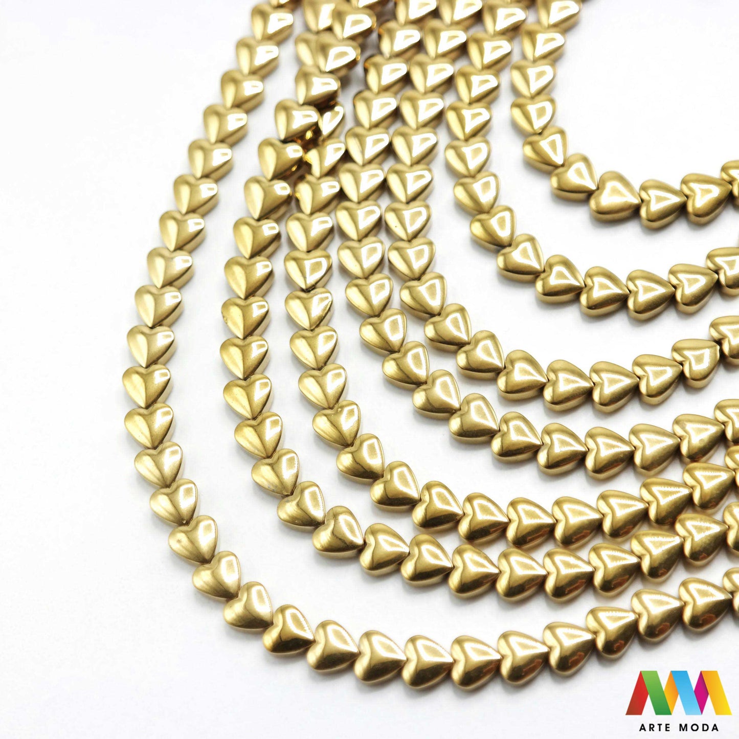 hematit krvavi kamen poludragi mineral metalni sjaj kvarc zrcalo kristal prirodni metalik meditacija zaštita repromaterijal Hematit (ili krvavi kamen) je prirodni mineral smeđe sive ili crne boje karakteriziran prisustvom hladnog metalnog sjaja Vjeruje se da pomaže u jačanju volje samopouzdanja i povezanosti s majkom zemljom Nakit izrađen od njega fascinira svojim tajanstvenim zrcalnim sjajem