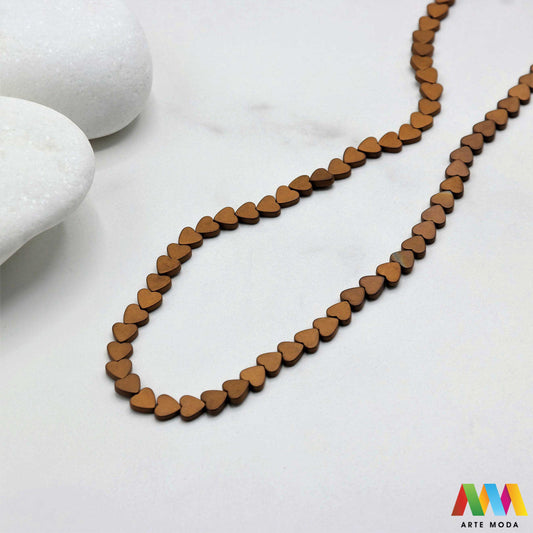 hematit krvavi kamen poludragi mineral metalni sjaj kvarc zrcalo kristal prirodni metalik meditacija zaštita repromaterijal Hematit (ili krvavi kamen) je prirodni mineral smeđe sive ili crne boje karakteriziran prisustvom hladnog metalnog sjaja Vjeruje se da pomaže u jačanju volje samopouzdanja i povezanosti s majkom zemljom Nakit izrađen od njega fascinira svojim tajanstvenim zrcalnim sjajem