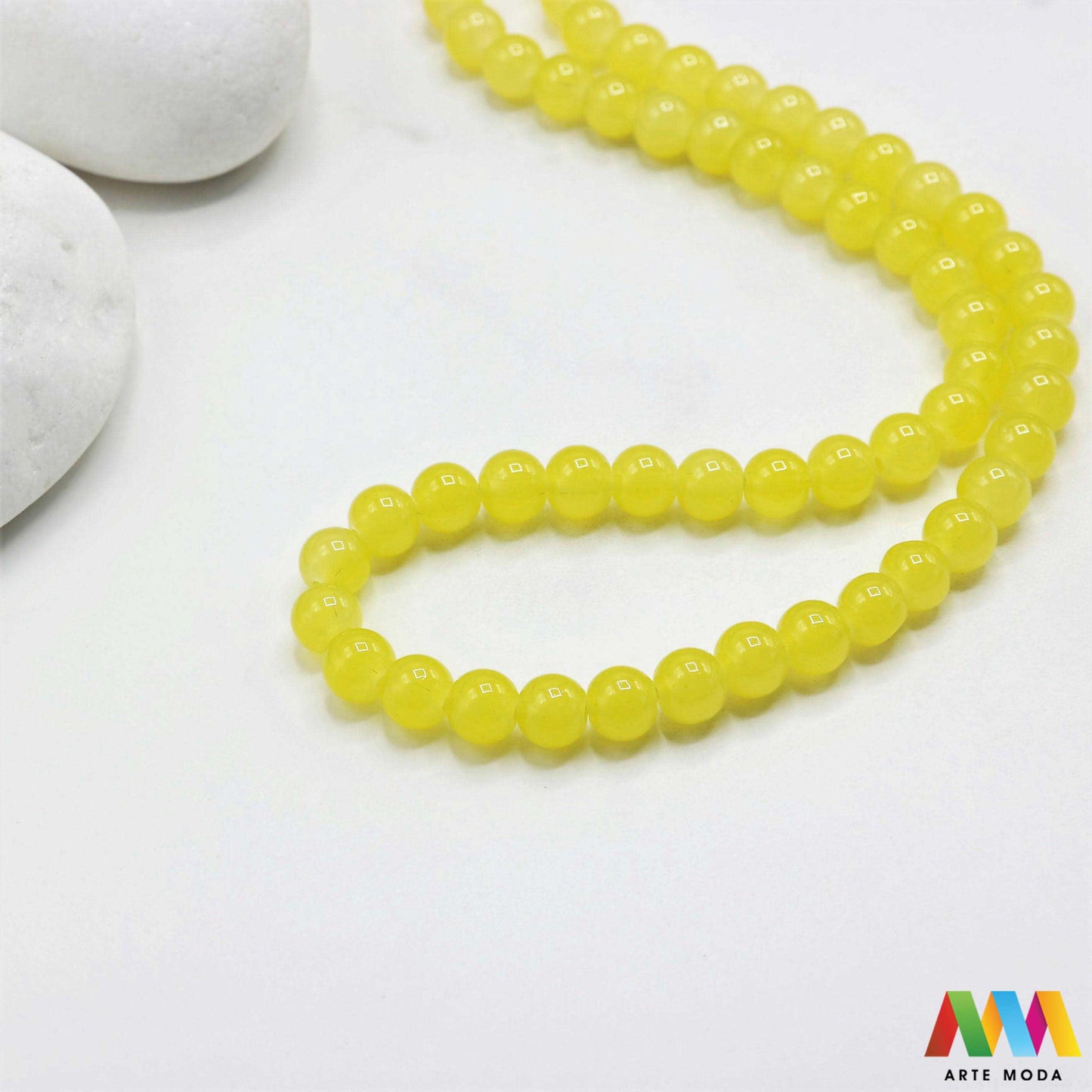 stakleni niz staklo perle zrna zrno staklena perla okrugle okrugla Staklene okrugle perle koje služe za nizanje i izradu nakita poput narukvica i ogrlica te torbica i ostalih modnih dodataka