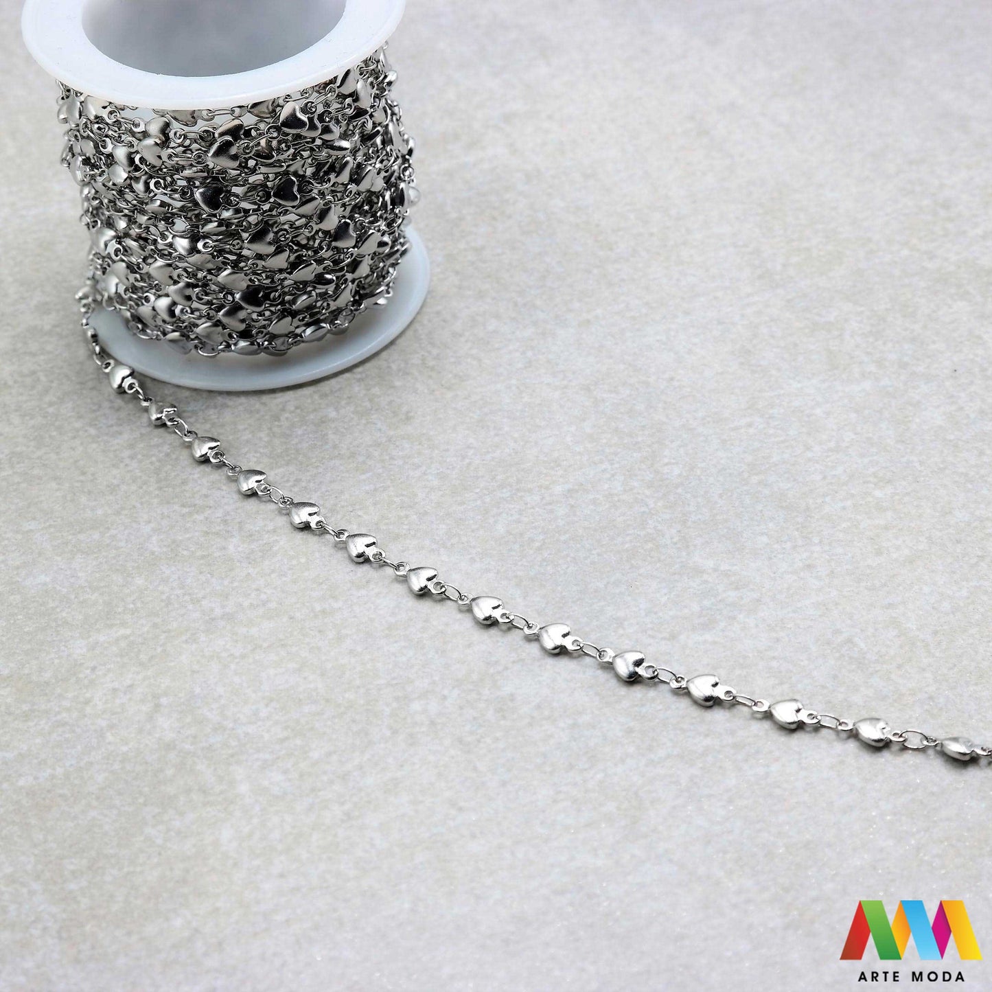 lanac lanci čelik repromaterijal čelični ogrlice narukvice nehrđajući na metre metar kolutu boji nakit inox metru izrada nakita DIY obojeni hipoalergeni tanki bogatstvo boja i modela za vaše kreativne projekte! lanaca na kolutu fleksibilnost s lancima od visokokvalitetnog nehrđajućeg čelika klasičnih srebrnih tonova elegantne zlatne moderne rose gold ili živih boja modelima od tankih i delikatnih do robusnih i upečatljivihž potrebno da izradite unikatne ogrlice i narukvice arte moda repromaterijal