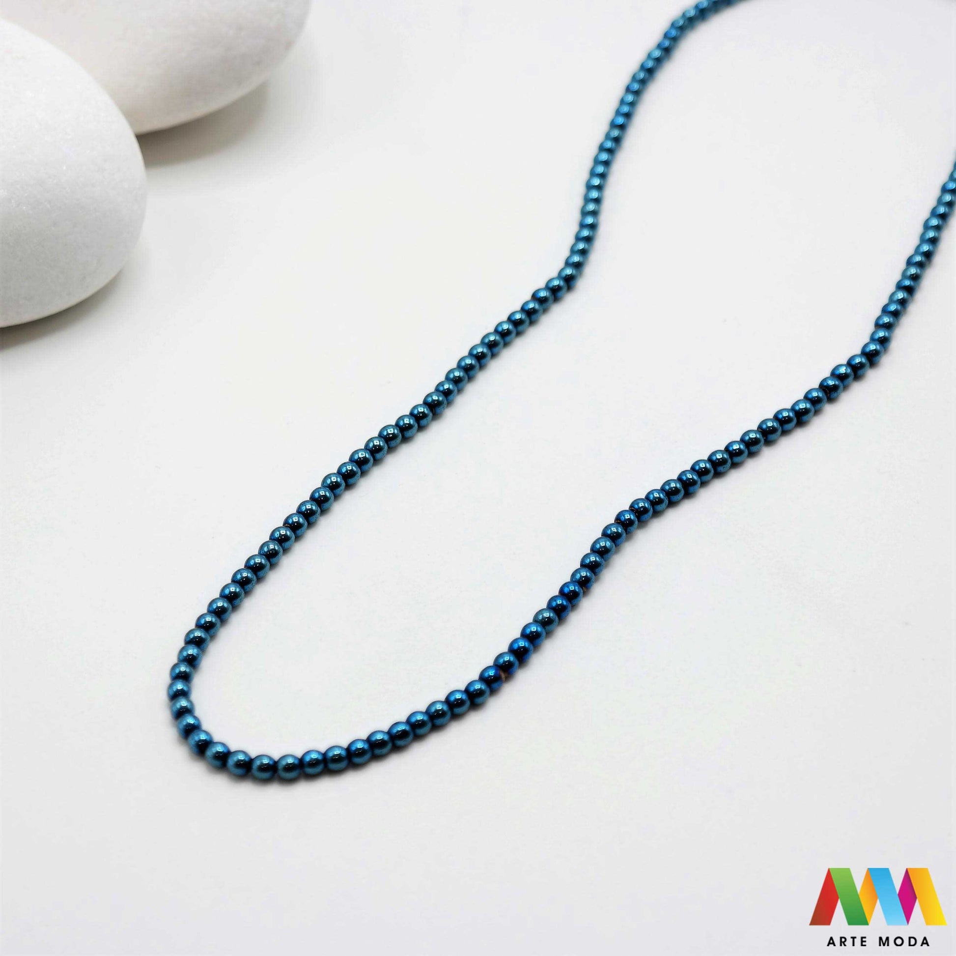 hematit krvavi kamen poludragi mineral metalni sjaj kvarc zrcalo kristal prirodni metalik meditacija zaštita repromaterijal Hematit (ili krvavi kamen) je prirodni mineral smeđe sive ili crne boje karakteriziran prisustvom hladnog metalnog sjaja Vjeruje se da pomaže u jačanju volje samopouzdanja i povezanosti s majkom zemljom Nakit izrađen od njega fascinira svojim tajanstvenim zrcalnim sjajem