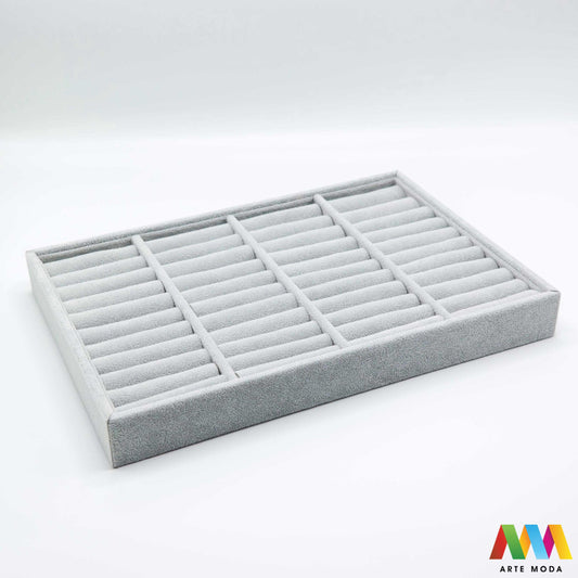 stalci za narukvice naušnica drveni skaj pamučna špaga plišani organizator držač izlaganje nakita oprema butik prezentacija elegantni luksuzni Predstavite svoje narukvice na najljepši način uz naše unikatne drvene stalke presvučene plišom skajem ili pamučnom špagom Svaki stalak pruža savršenu podlogu koja štiti nakit od ogrebotina istovremeno nudeći raznolikost tekstura i stilova – od nježne elegancije pliša preko moderne profinjenosti skaja do rustikalnog šarma pamučne špage arte moda repromaterijal