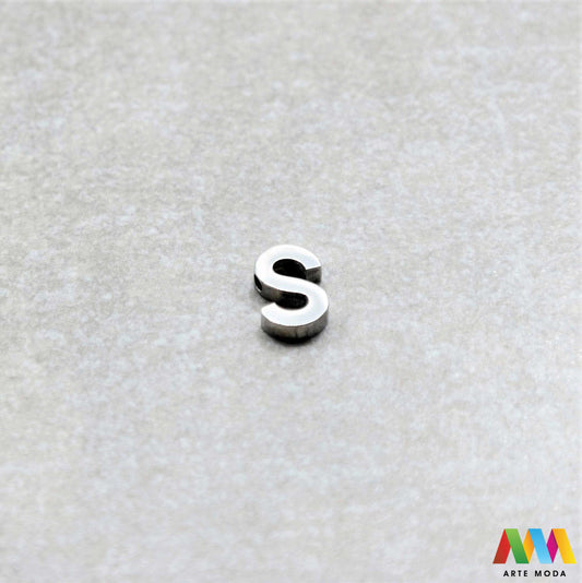 A slovo slova privjesak s jednom rupom privjesak od čelika privjesak čelik repromaterijal čelični ogrlice ogrlica narukvica narukvice nanožnica nehrđajući slova izrađena od nehrđajućeg čelika 316L koja služe za izradu nakita poput narukvica ili ogrlica najčešće se koriste za nizanje na sajlu, gumu, flaks i ostale materijale