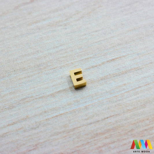 E slovo slova privjesak s jednom rupom privjesak od čelika privjesak čelik repromaterijal čelični ogrlice ogrlica narukvica narukvice nanožnica nehrđajući Slova izrađena od nehrđajućeg čelika 316L koja služe za izradu nakita poput narukvica ili ogrlica najčešće se koriste za nizanje na sajlu gumu flaks i ostale materijale