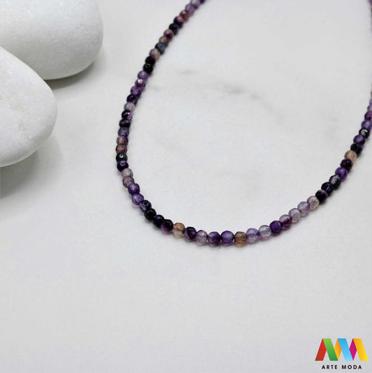 poludragi kamen ahat kristal kalcedon polu dragi poludrago kamenje dragulj mineral kvarc Ahat je jedan od najrasprostranjenijih kristala na planeti Ahat spada u grupu kalcedona izrazito je dekorativan te se od njega izrađuje lijepi nakit i ukrasni predmeti U Hrvatskoj je poznati Lepoglavski Ahat s brda Gaveznica