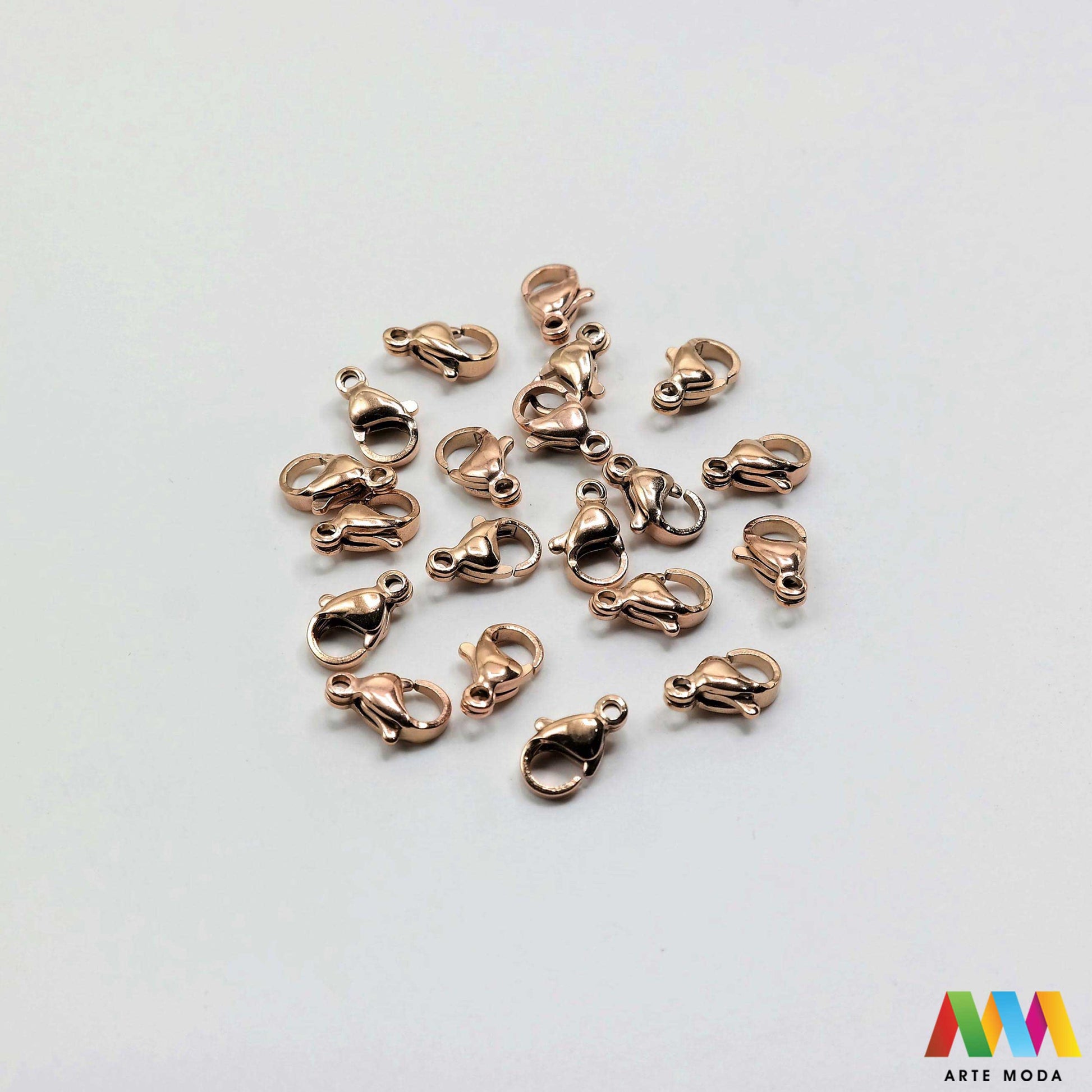 repromaterijal čelični kopče za nakit izradu nehrđajući čelik nakit pribor DIY nakit ogrlice narukvice lančiće nakitni elementi ručni rad čelične inox kopča zatvarači završeci karabin kreacije izdržljivih i elegantnih kopči od nehrđajućeg čelika klasična karabin kopča praktična magnetska kopča ili neki drugi model naše kopče sigurno zatvaranje i profesionalan izgled vašim narukvicama ogrlicama i lančićima DIY nakit kvaliteta koja traje otporna je na koroziju i hipoalergena arte moda repromaterijal