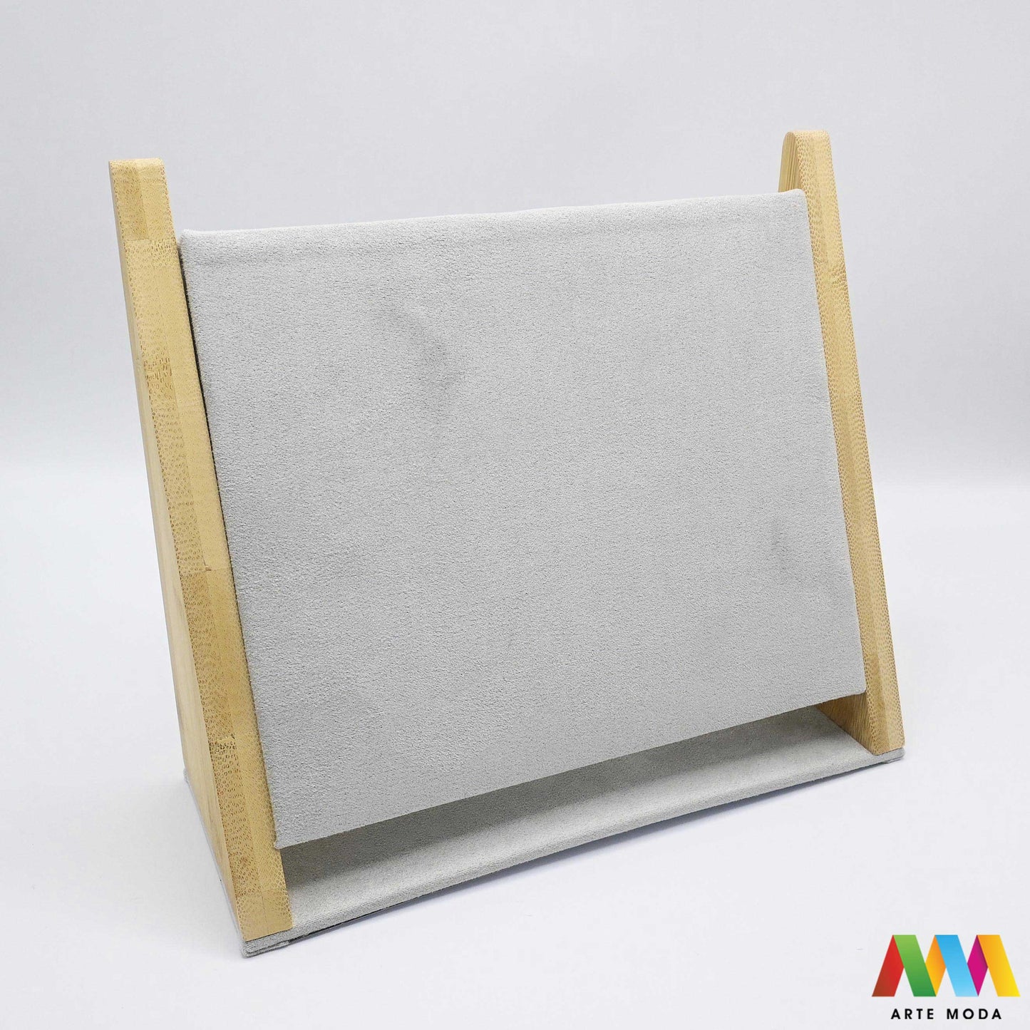 stalci za ogrlice vratovi vrat drveni skaj pamučna špaga plišani organizator držač izlaganje nakita oprema butik prezentacija elegantni luksuzni izložbeni ogrlice na najljepši i najorganiziraniji način uz našu ekskluzivnu kolekciju drvenih stalaka presvučen plišom elegantnim skajem prirodnom pamučnom špagom nudeći savršenu pozadinu koja ističe sjaj svake ogrlice i štiti je od ogrebotina idealnu teksturu i stil za izlaganje u vašem butiku izlogu ili unutar vlastite kolekcije nakita arte moda repromaterijal