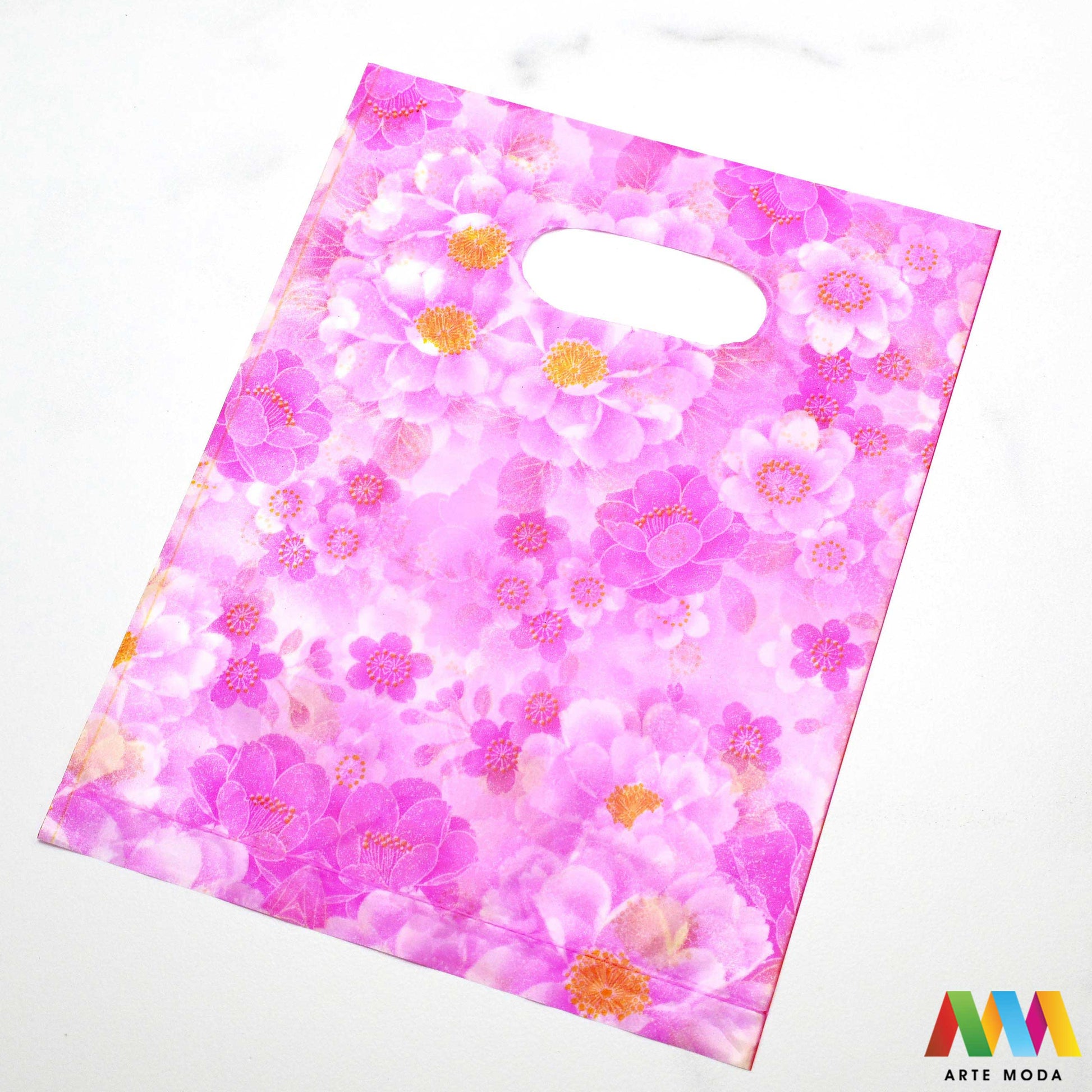 plastične poklon vrećice vrećica ambalaža pakiranje s ručkom poklone male srednje velike pvc pp polietilen Ukrasne poklon vrećice u raznim bojama i veličinama izrađene od plastike prikladne su za pakiranje svih vrsta poklona te se mogu koristi kao ambalaža za nakit poput narukvica ili ogrlica