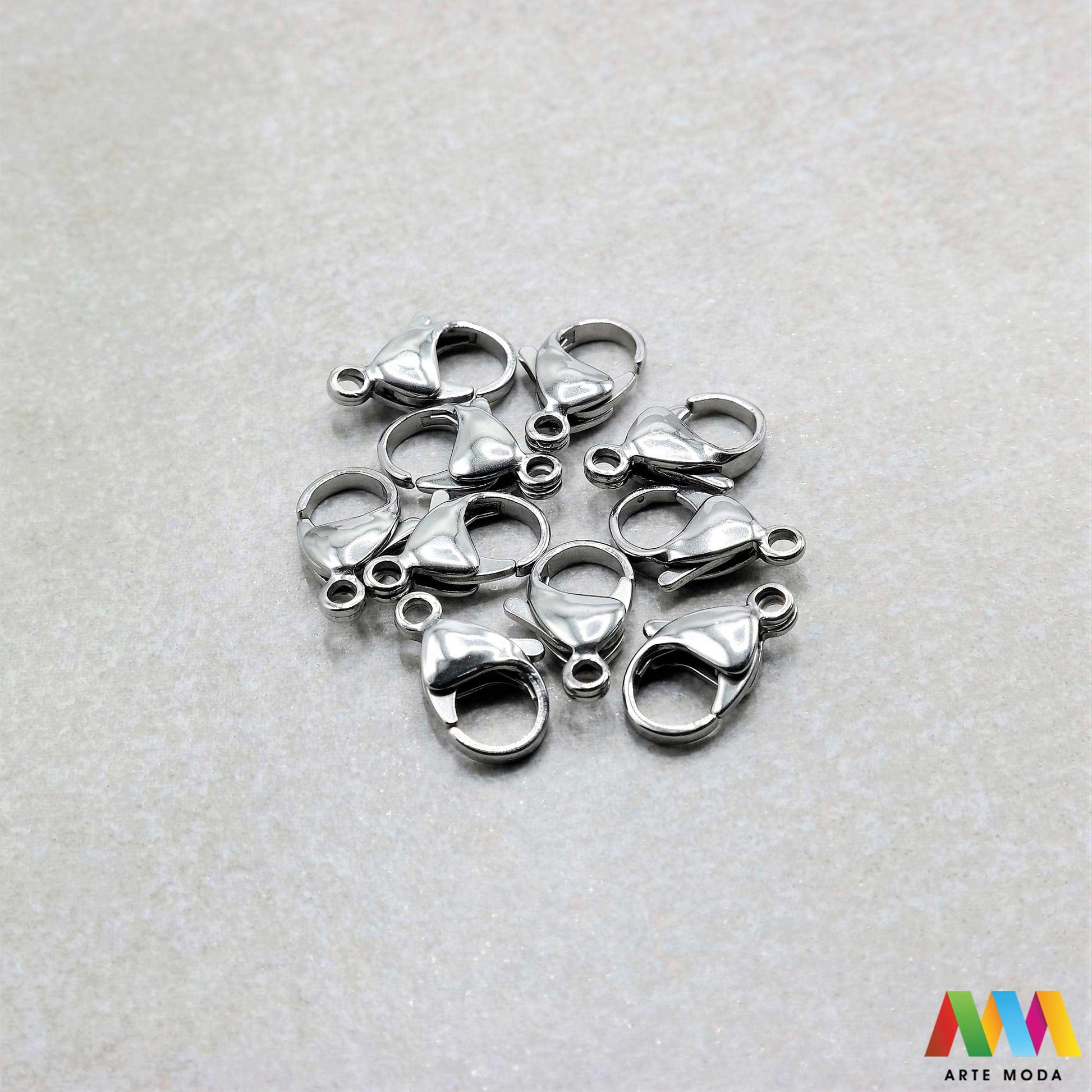 repromaterijal čelični kopče za nakit izradu nehrđajući čelik nakit pribor DIY nakit ogrlice narukvice lančiće nakitni elementi ručni rad čelične inox kopča zatvarači završeci karabin kreacije izdržljivih i elegantnih kopči od nehrđajućeg čelika klasična karabin kopča praktična magnetska kopča ili neki drugi model naše kopče sigurno zatvaranje i profesionalan izgled vašim narukvicama ogrlicama i lančićima DIY nakit kvaliteta koja traje otporna je na koroziju i hipoalergena arte moda repromaterijal