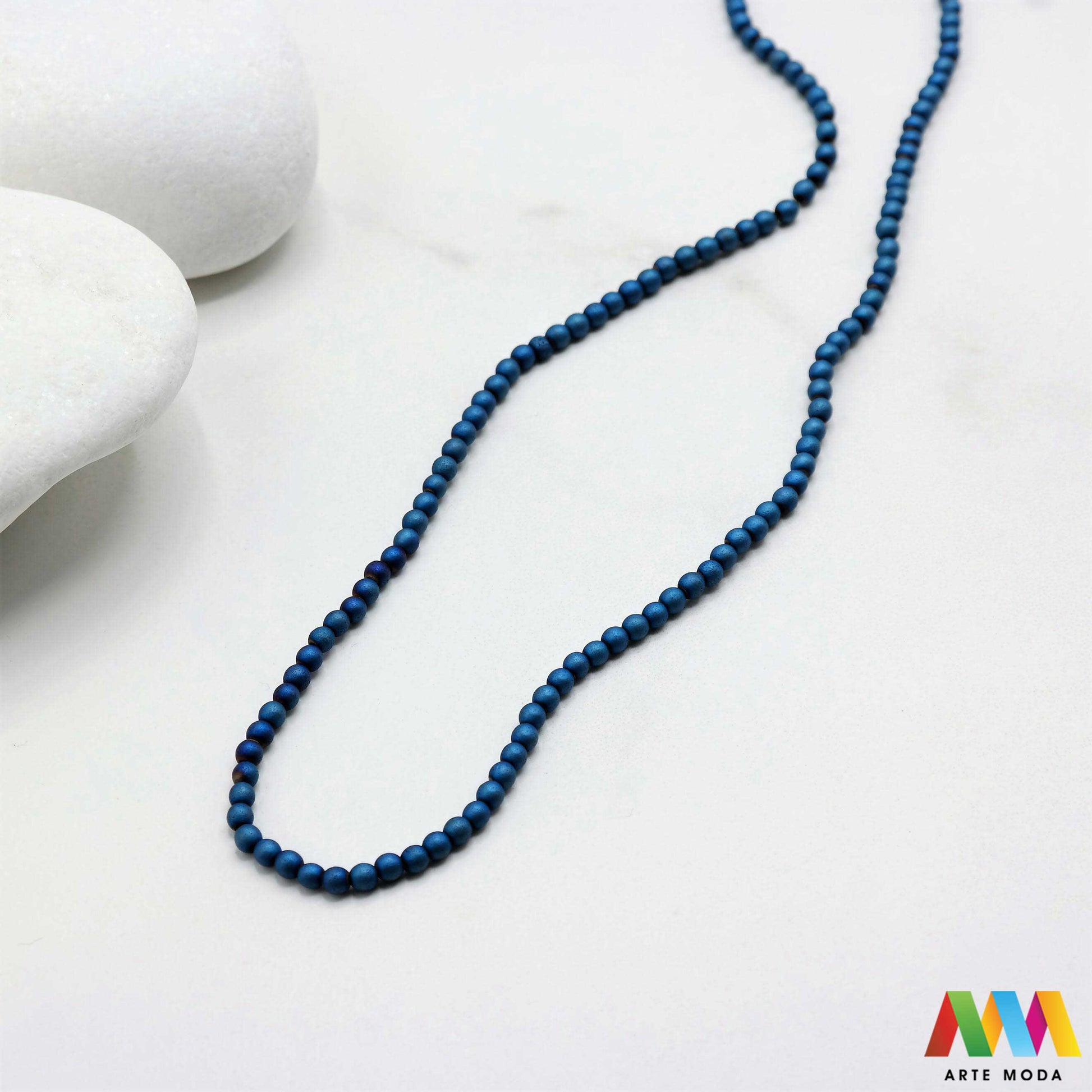 hematit krvavi kamen poludragi mineral metalni sjaj kvarc zrcalo kristal prirodni metalik meditacija zaštita repromaterijal Hematit (ili krvavi kamen) je prirodni mineral smeđe sive ili crne boje karakteriziran prisustvom hladnog metalnog sjaja Vjeruje se da pomaže u jačanju volje samopouzdanja i povezanosti s majkom zemljom Nakit izrađen od njega fascinira svojim tajanstvenim zrcalnim sjajem