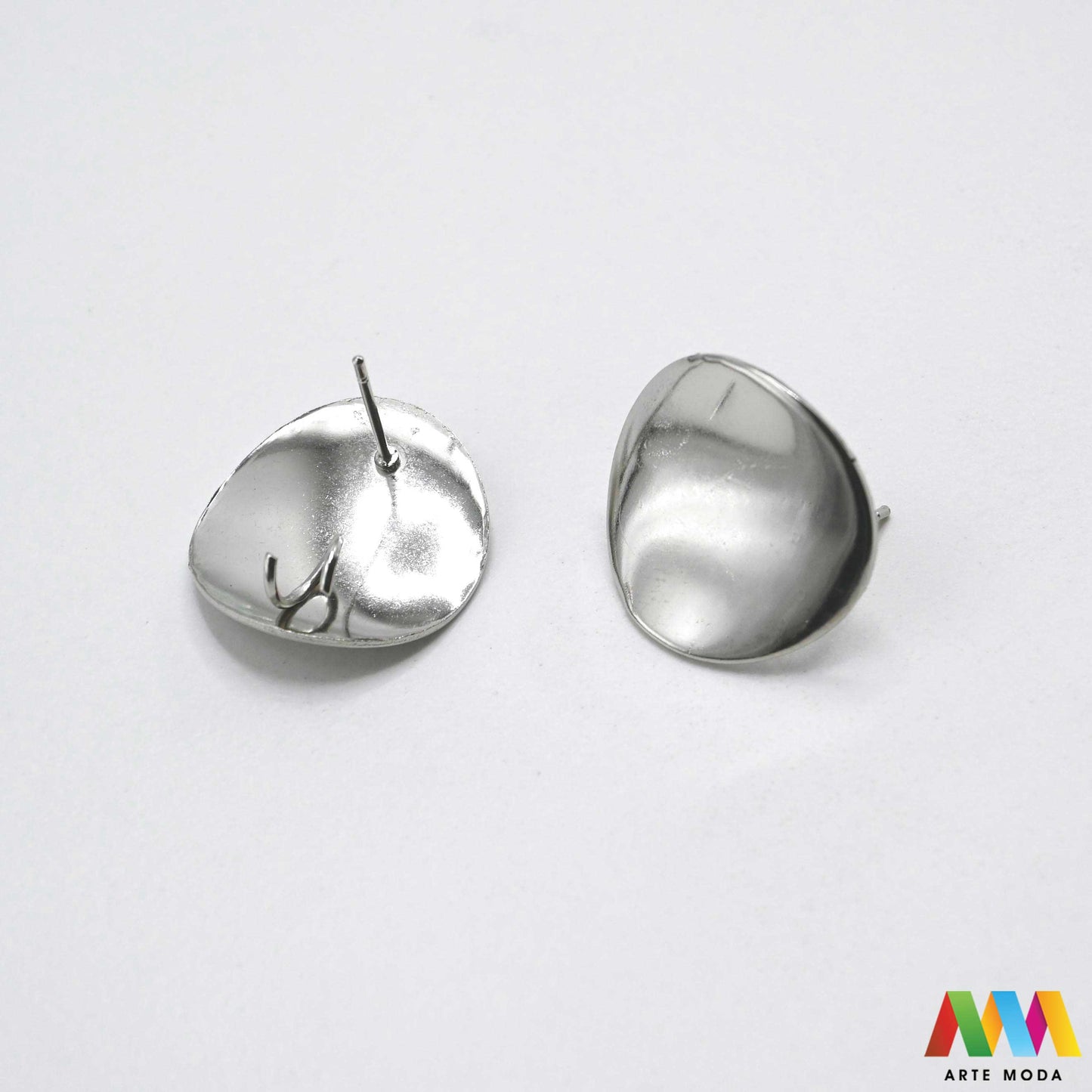 naušnice iglice uši visilice osnove elementi DIY klipse srebrne zlatne repromaterijal metalne metalni ringovi okrugle Pretvorite svoje ideje u stvarnost od samog početka Naše metalne baze za izradu naušnica pružaju savršenu osnovu za svaki stil od minimalističkih iglica na šaraf do upečatljivih visećih modela Bilo da lijepite elemente od polimerne gline ili slažete raskošne perle ove baze pružit će vašem uradi sam nakitu sigurnost stabilnost i besprijekoran profesionalan završetak arte moda repromaterijal