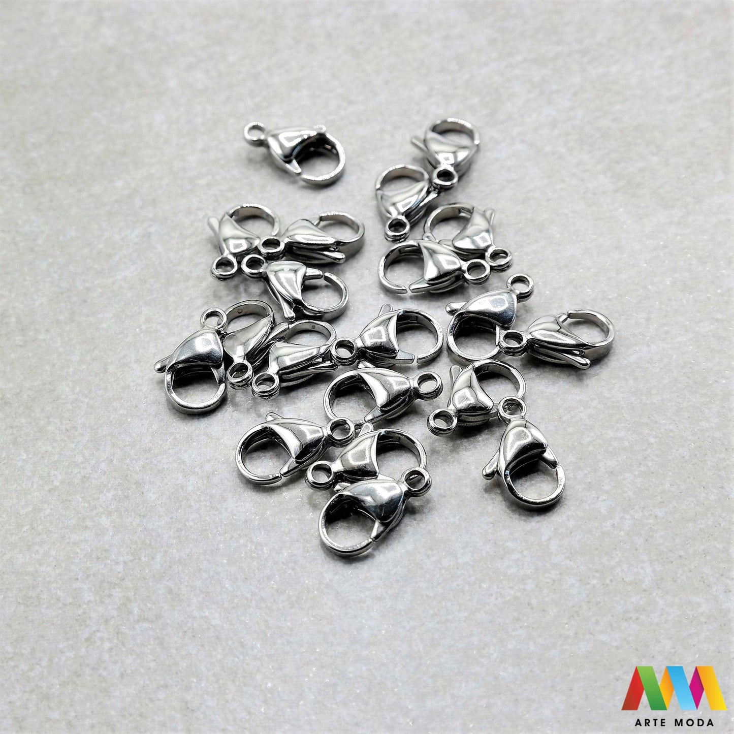 repromaterijal čelični kopče za nakit izradu nehrđajući čelik nakit pribor DIY nakit ogrlice narukvice lančiće nakitni elementi ručni rad čelične inox kopča zatvarači završeci karabin kreacije izdržljivih i elegantnih kopči od nehrđajućeg čelika klasična karabin kopča praktična magnetska kopča ili neki drugi model naše kopče sigurno zatvaranje i profesionalan izgled vašim narukvicama ogrlicama i lančićima DIY nakit kvaliteta koja traje otporna je na koroziju i hipoalergena arte moda repromaterijal