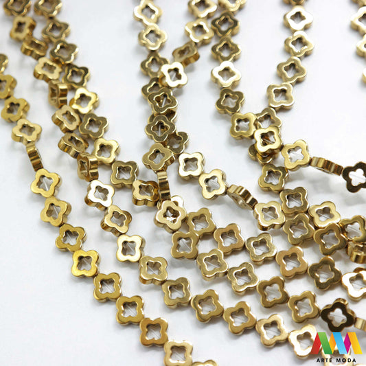 hematit krvavi kamen poludragi mineral metalni sjaj kvarc zrcalo kristal prirodni metalik meditacija zaštita repromaterijal Hematit (ili krvavi kamen) je prirodni mineral smeđe sive ili crne boje karakteriziran prisustvom hladnog metalnog sjaja Vjeruje se da pomaže u jačanju volje samopouzdanja i povezanosti s majkom zemljom Nakit izrađen od njega fascinira svojim tajanstvenim zrcalnim sjajem