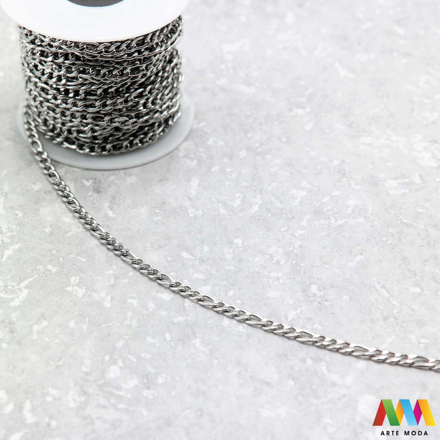 lanac lanci čelik repromaterijal čelični ogrlice narukvice nehrđajući na metre metar kolutu boji nakit inox metru izrada nakita DIY obojeni hipoalergeni tanki bogatstvo boja i modela za vaše kreativne projekte! lanaca na kolutu fleksibilnost s lancima od visokokvalitetnog nehrđajućeg čelika klasičnih srebrnih tonova elegantne zlatne moderne rose gold ili živih boja modelima od tankih i delikatnih do robusnih i upečatljivihž potrebno da izradite unikatne ogrlice i narukvice arte moda repromaterijal
