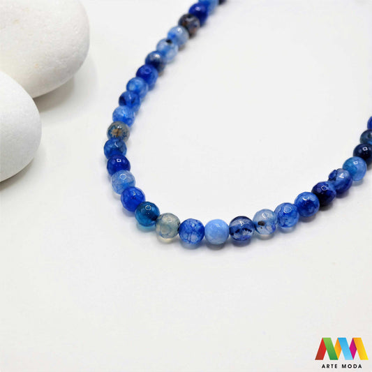 poludragi kamen ahat kristal kalcedon polu dragi poludrago kamenje dragulj mineral kvarc Ahat je jedan od najrasprostranjenijih kristala na planeti Ahat spada u grupu kalcedona izrazito je dekorativan te se od njega izrađuje lijepi nakit i ukrasni predmeti U Hrvatskoj je poznati Lepoglavski Ahat s brda Gaveznica