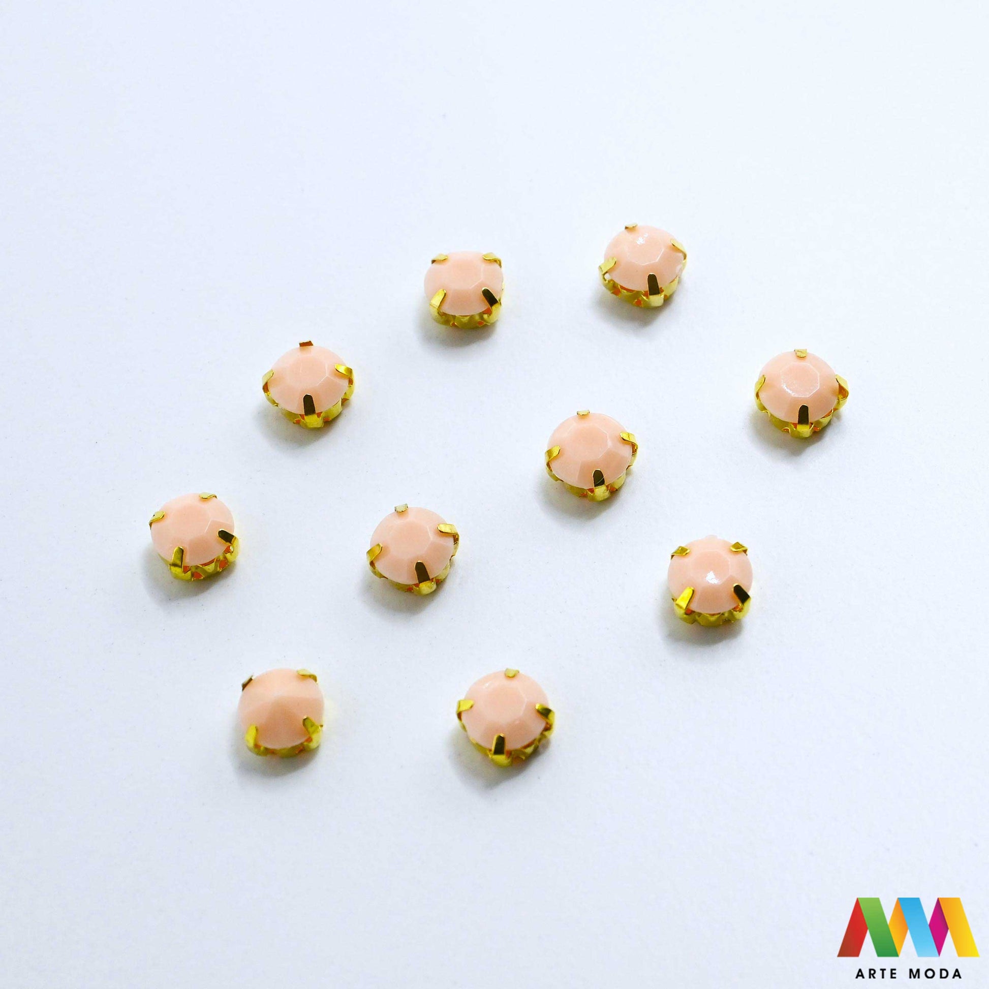 cirkoni stakleni metalni kalup blještavo sjajno perle privjesci rhinestones šivanje lijepljenje nakit glamur kostimi dekoracije ukrasi kalupu cirkon kopči blještavi Postignite maksimalan sjaj s staklenim cirkonima u metalnom kalupu Ovi blještavi cirkoni su sigurno fiksirani i spremni za šivanje lijepljenje ili nizanje Idealni za izradu glamuroznog nakita ukrašavanje kostima i svečane dekoracije Brz jednostavan i elegantan put do blistavog "uradi sam" projekta arte moda repromaterijal